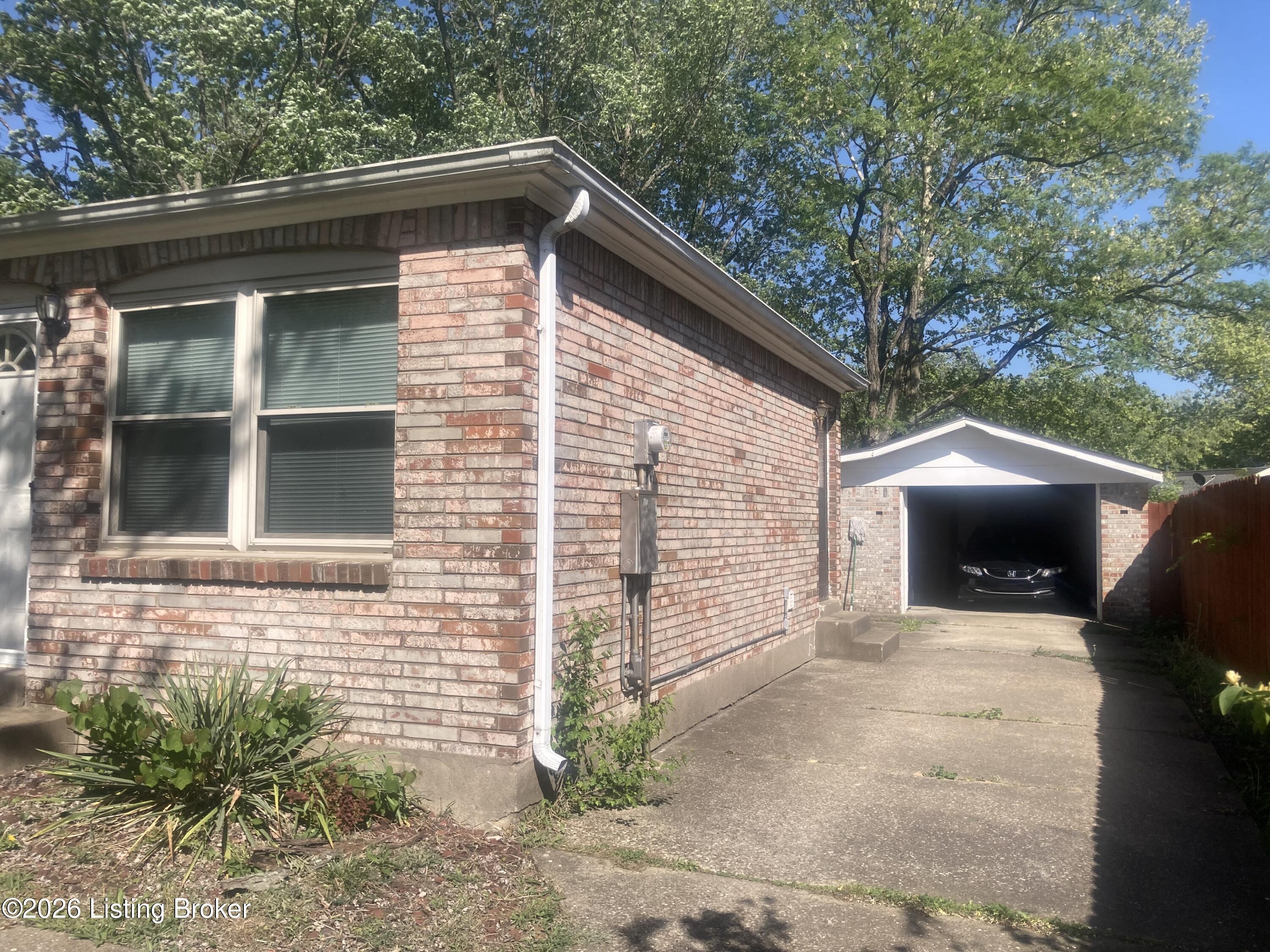 9722 Scarborough Ave Property Photo 6