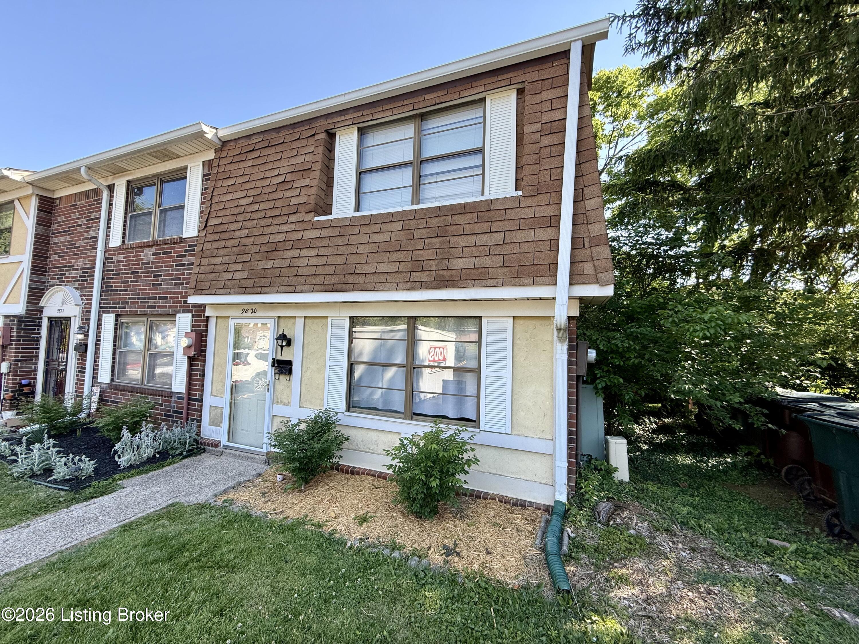 9820 Oakshire Dr Property Photo 3