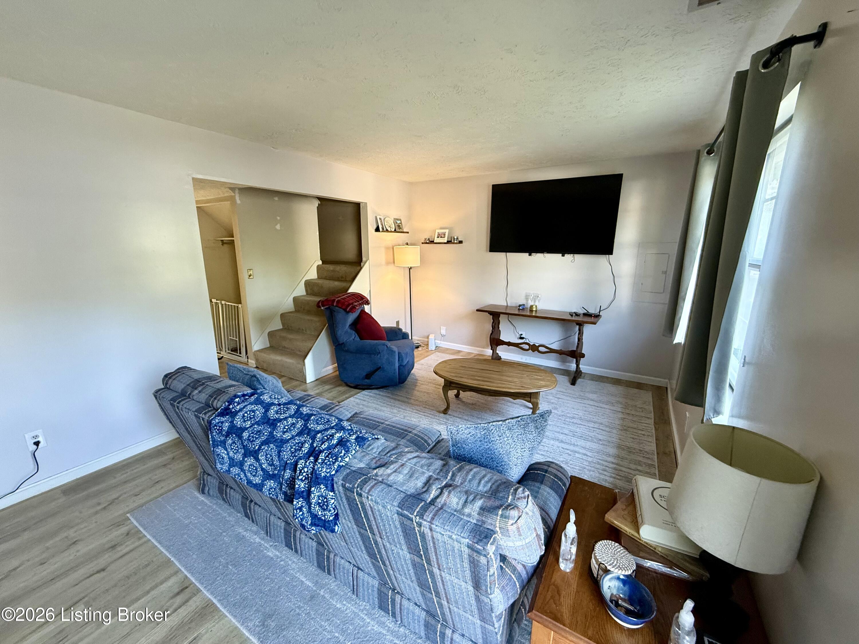 9820 Oakshire Dr Property Photo 4
