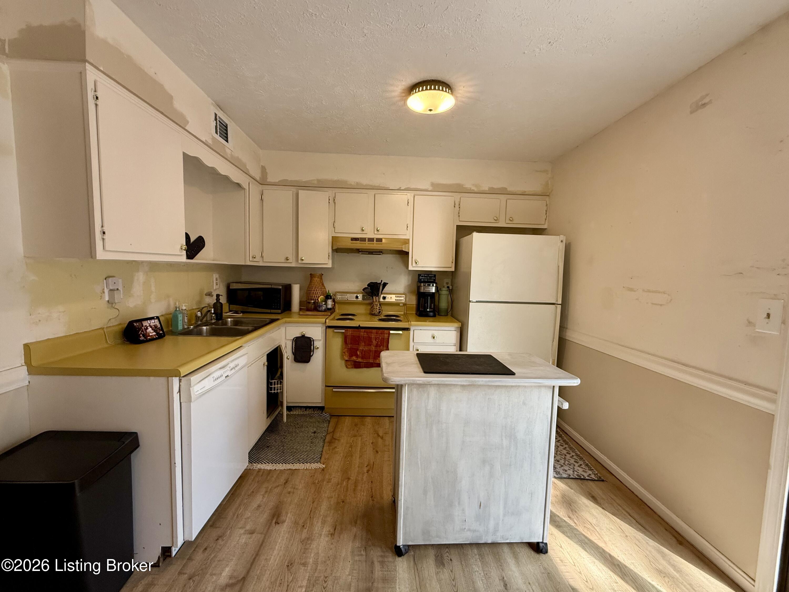 9820 Oakshire Dr Property Photo 10