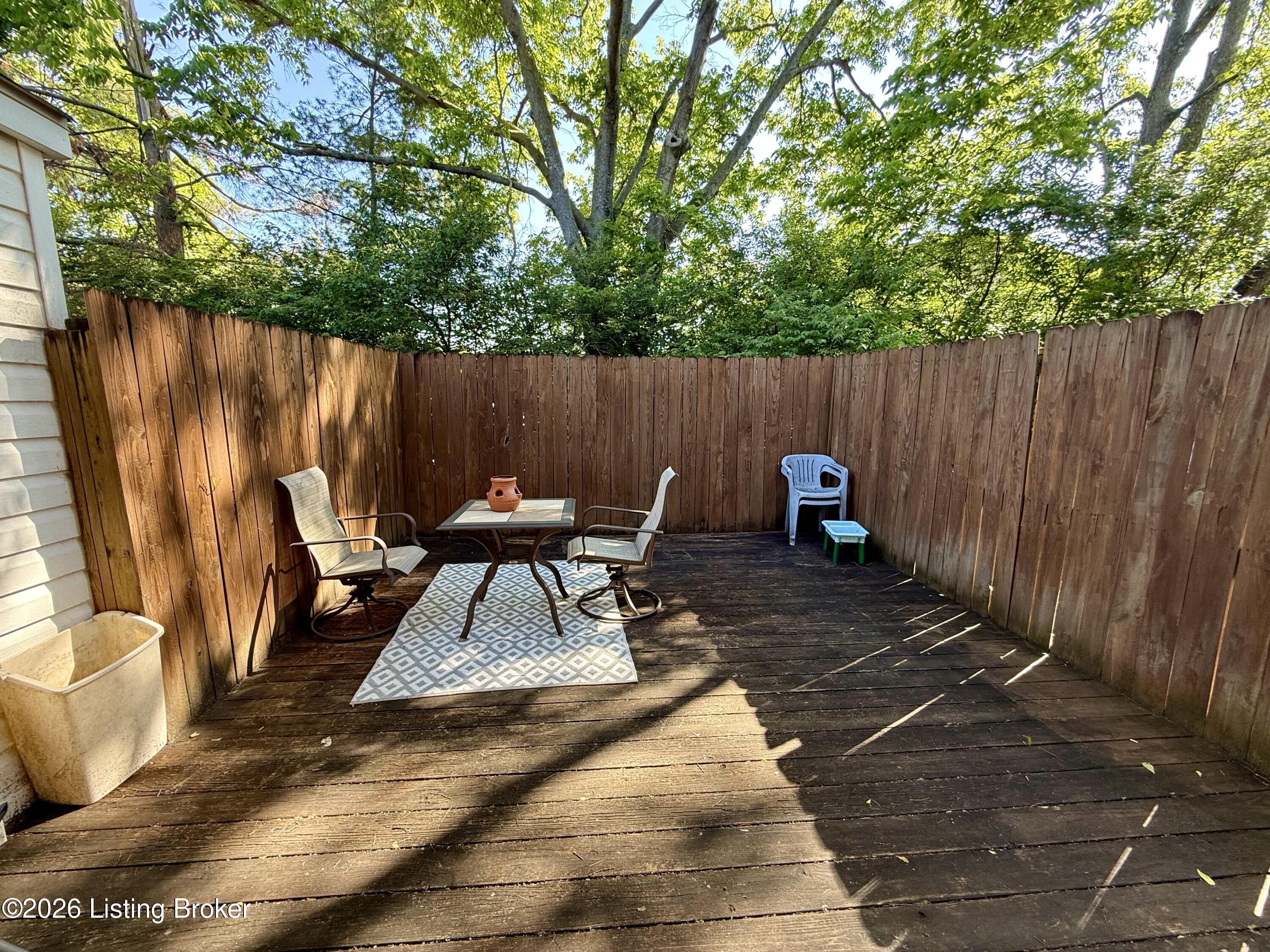 9820 Oakshire Dr Property Photo 18