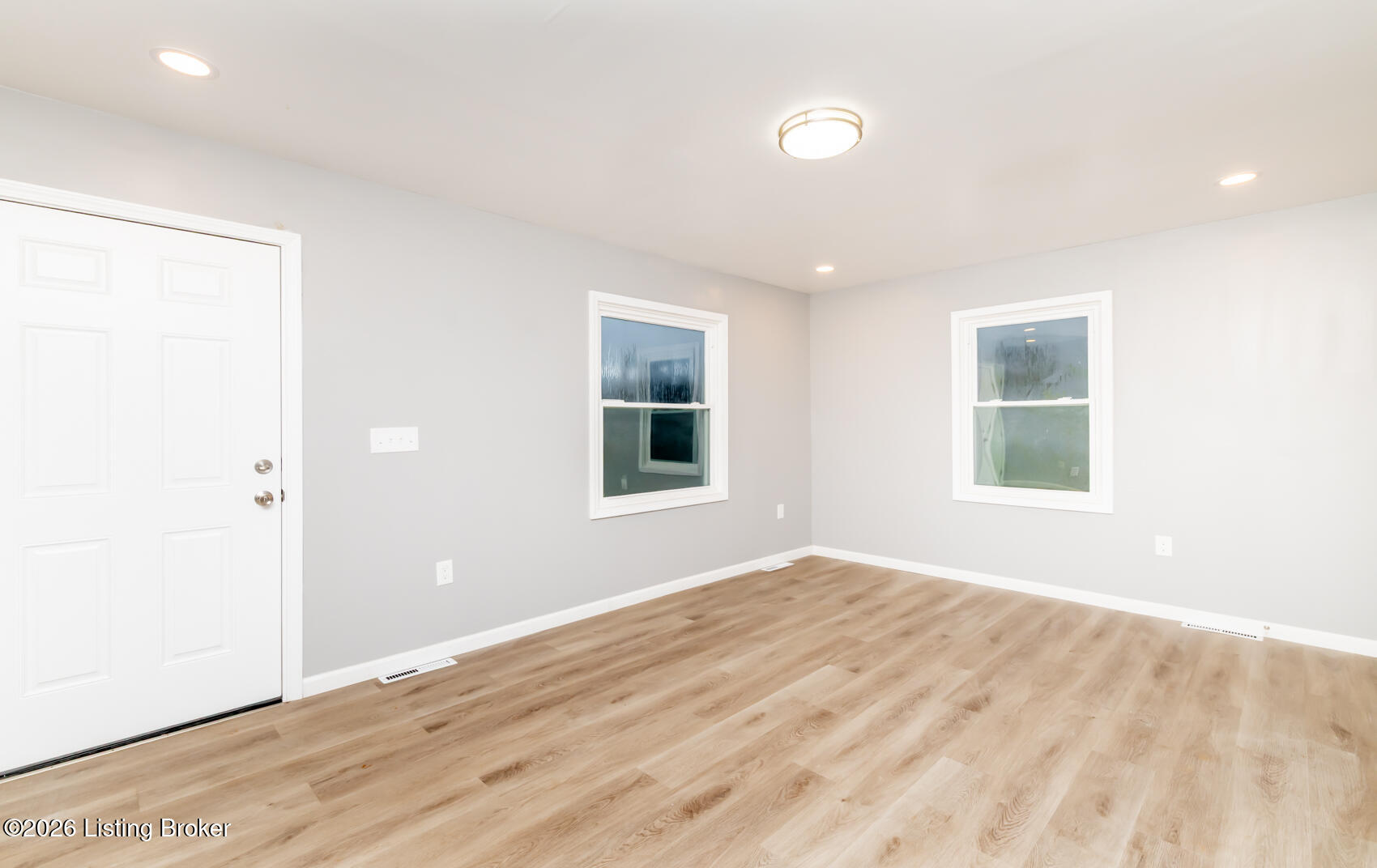 204 W Warfield St Property Photo 2
