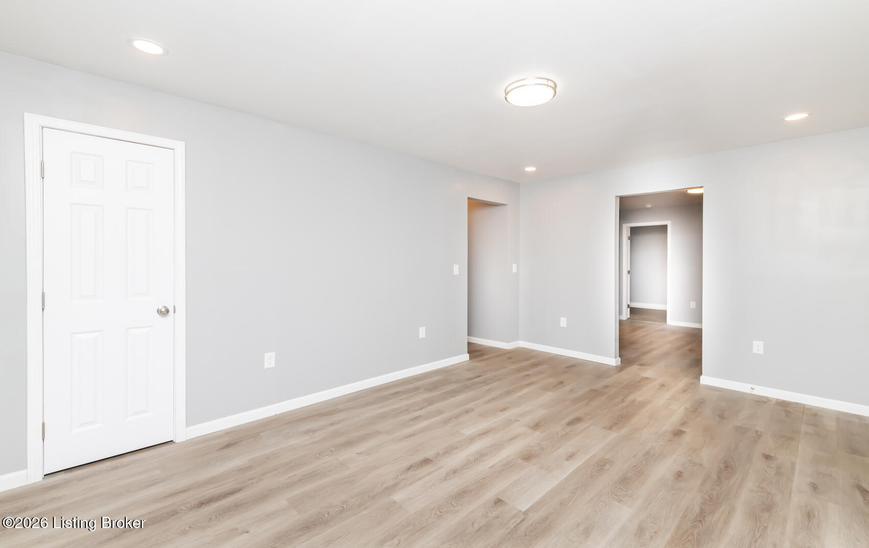 204 W Warfield St Property Photo 3