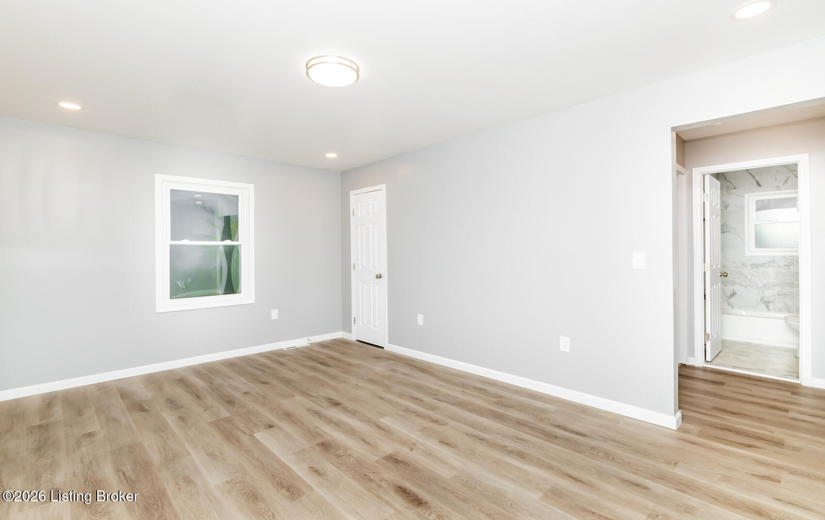 204 W Warfield St Property Photo 4