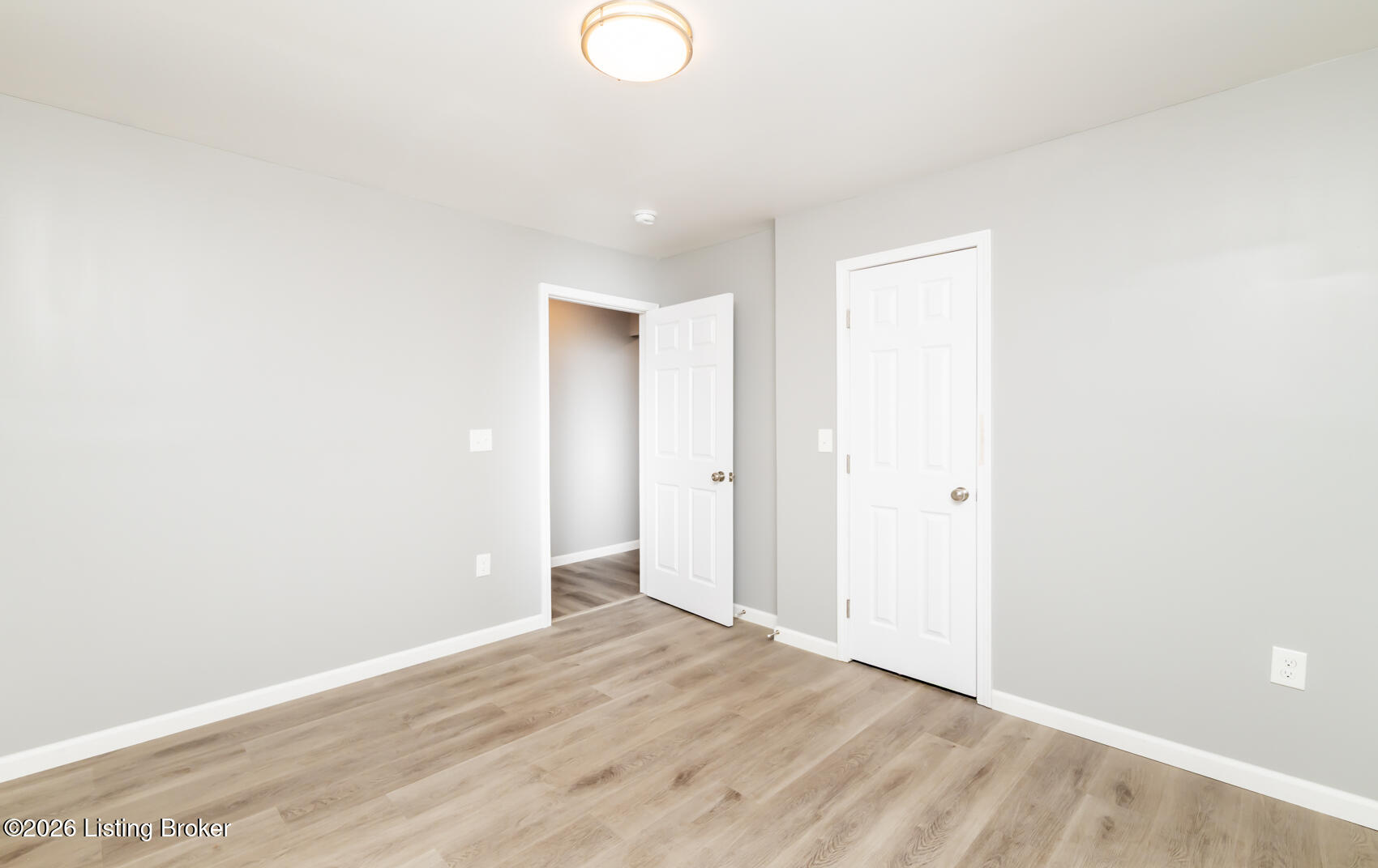 204 W Warfield St Property Photo 8