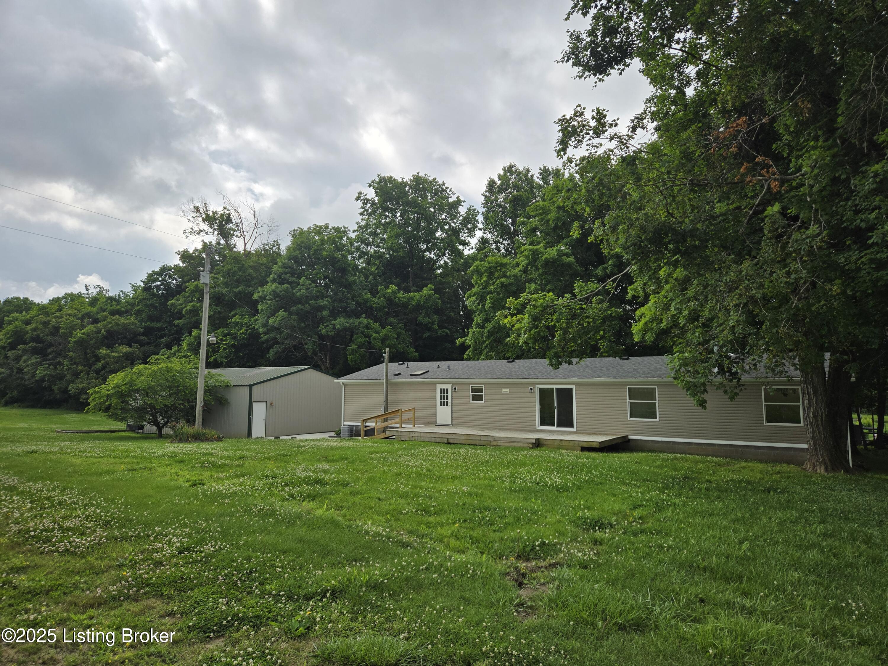 2131 Ridge Rd Property Photo 2
