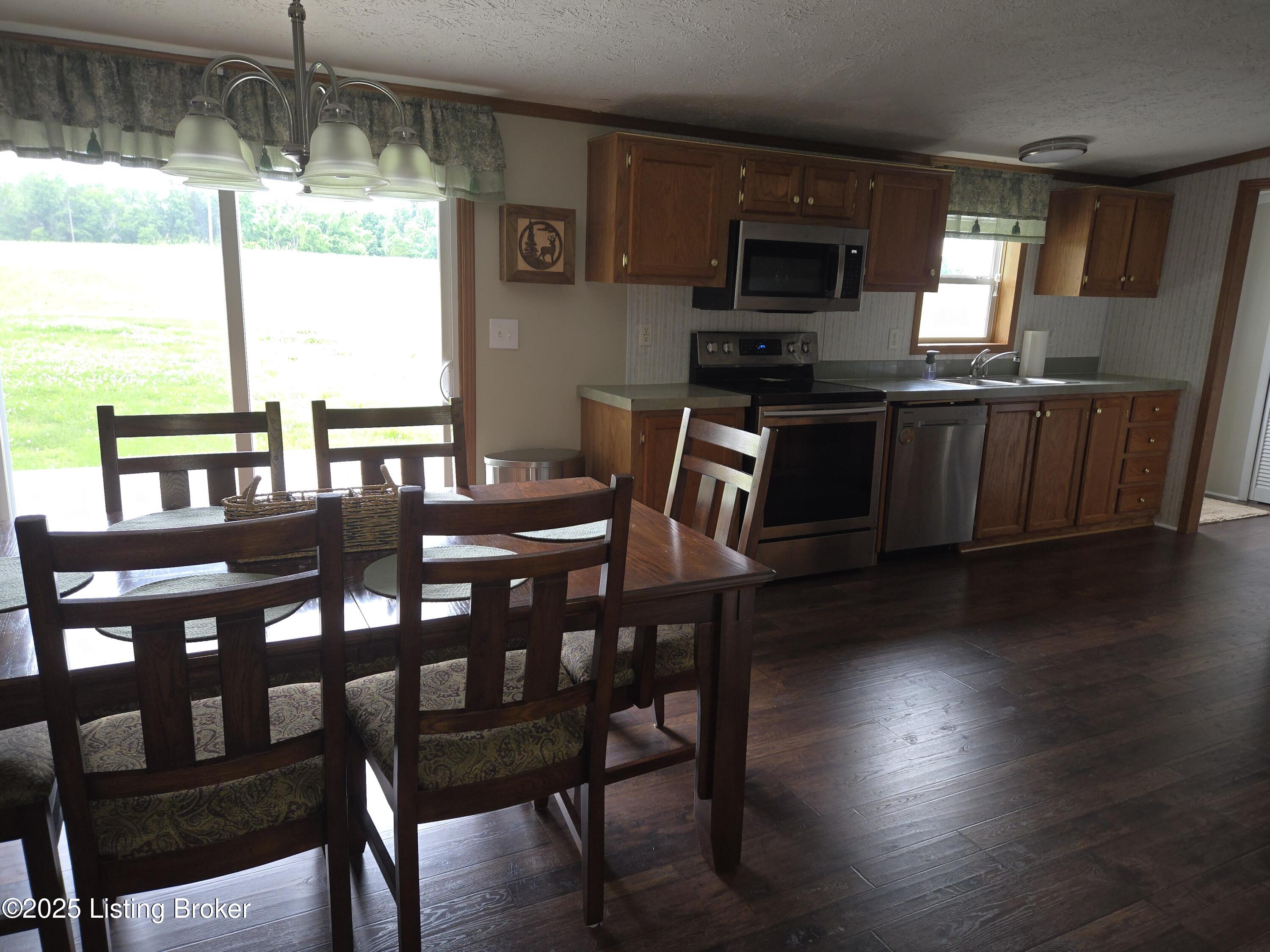 2131 Ridge Rd Property Photo 6