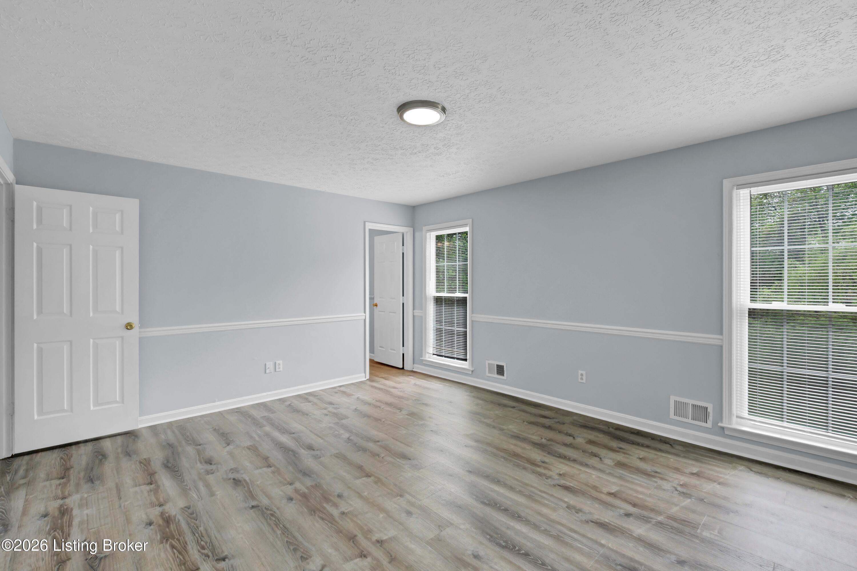 8203 Regal Pine Ct Property Photo 28
