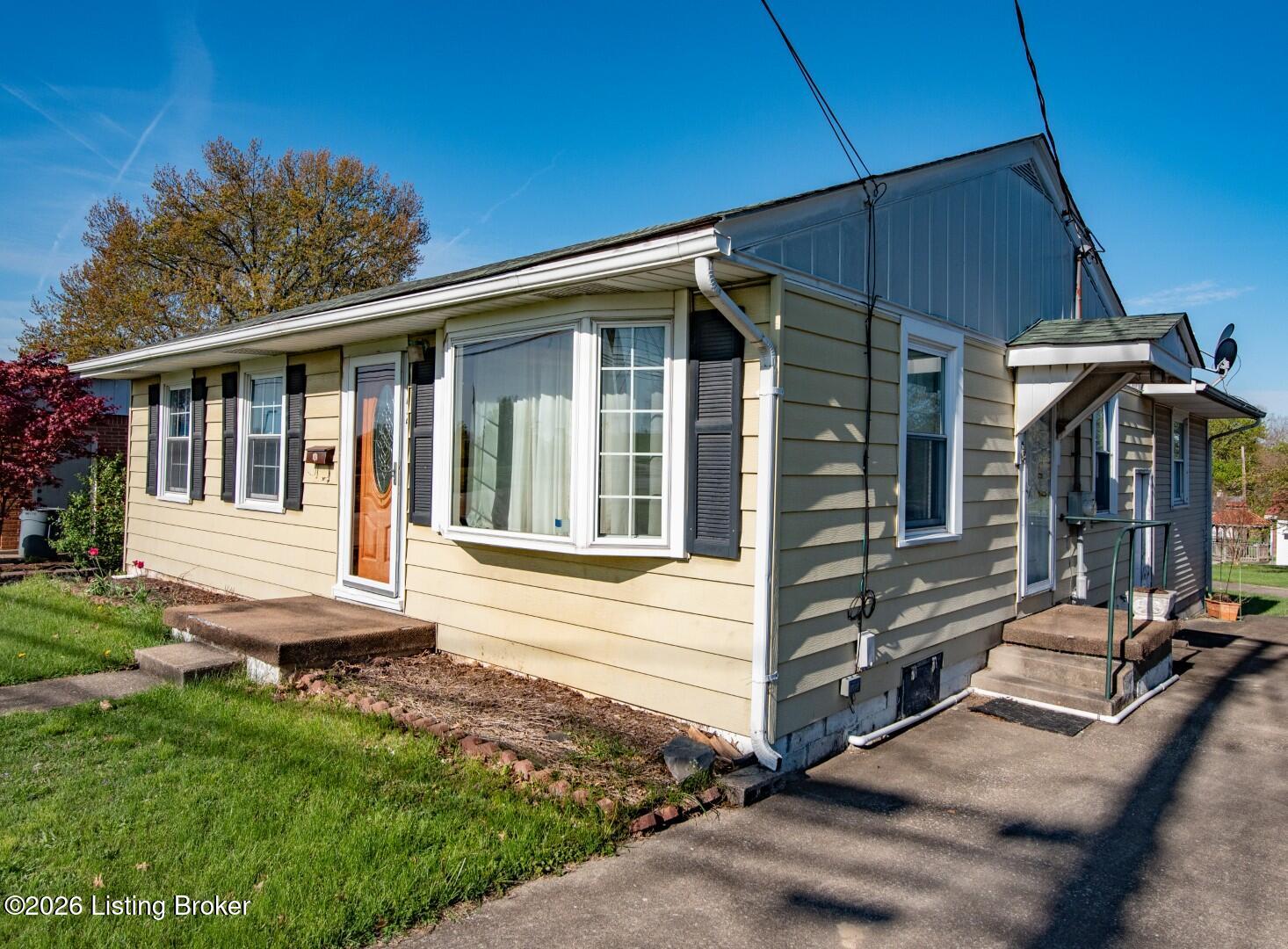 642 N Miles St Property Photo 5
