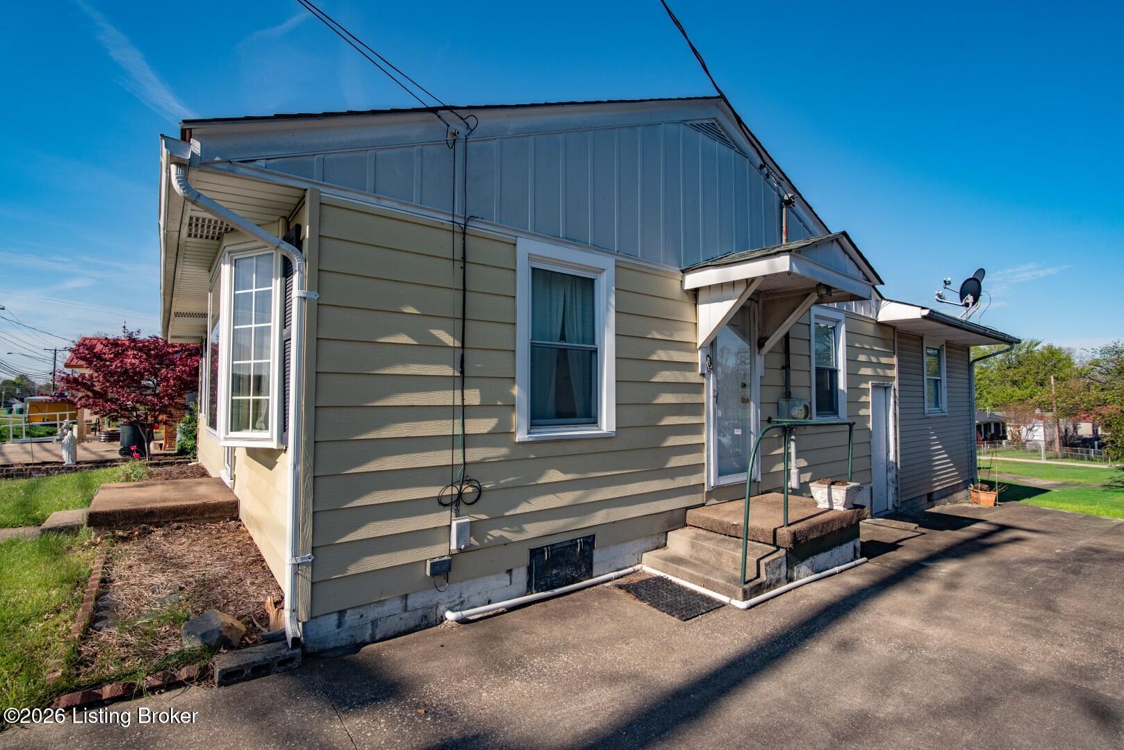 642 N Miles St Property Photo 6