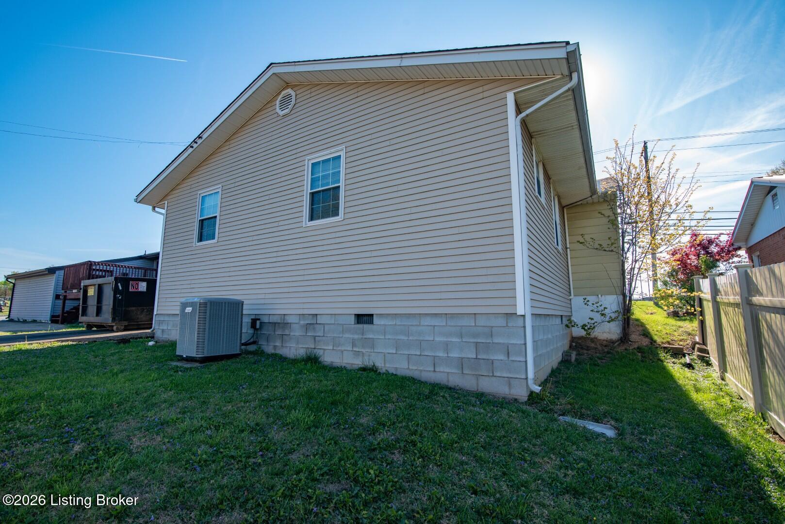 642 N Miles St Property Photo 7