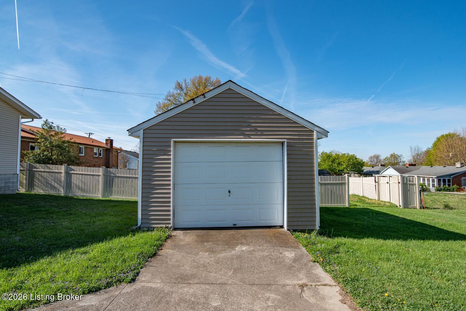 642 N Miles St Property Photo 10