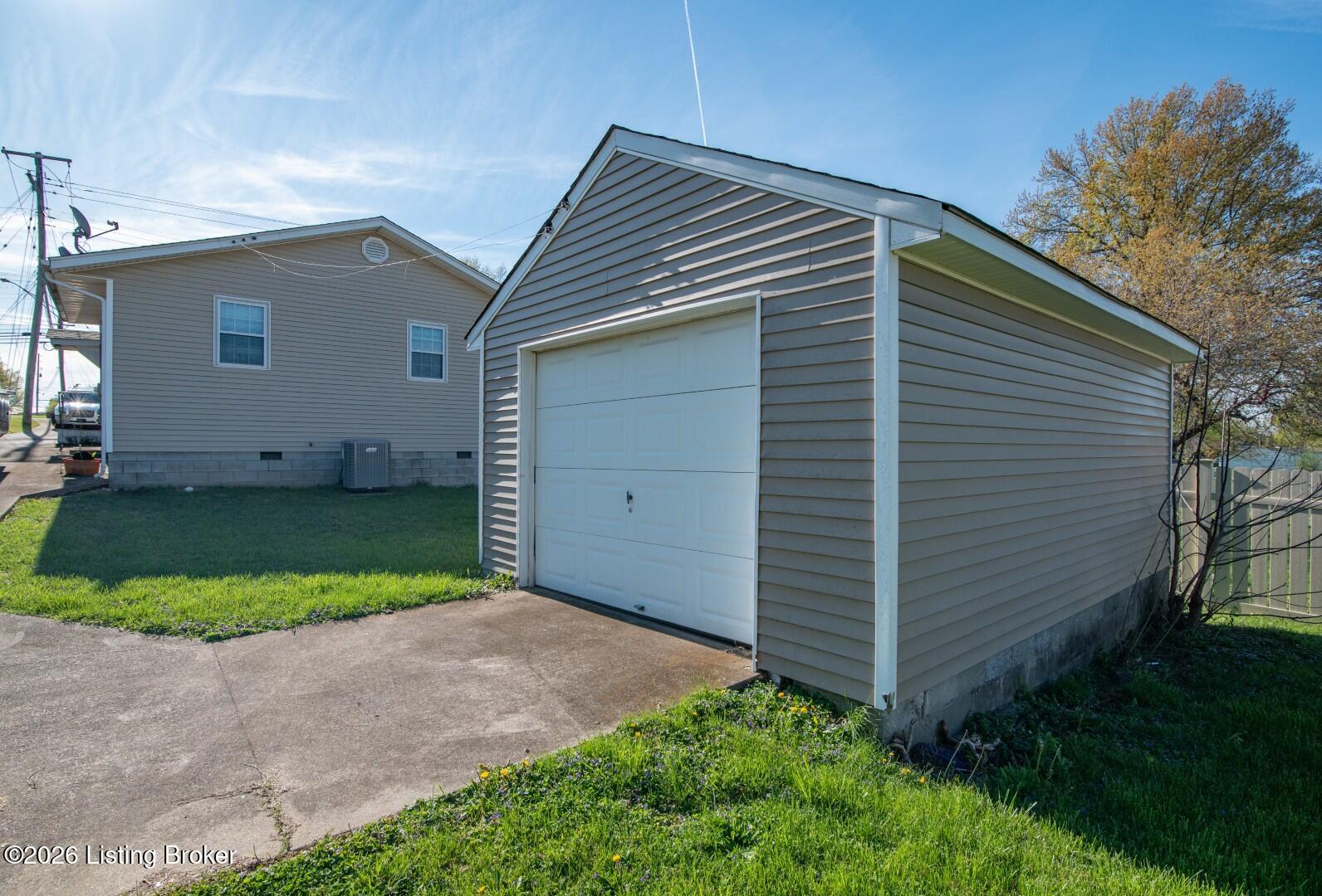 642 N Miles St Property Photo 11