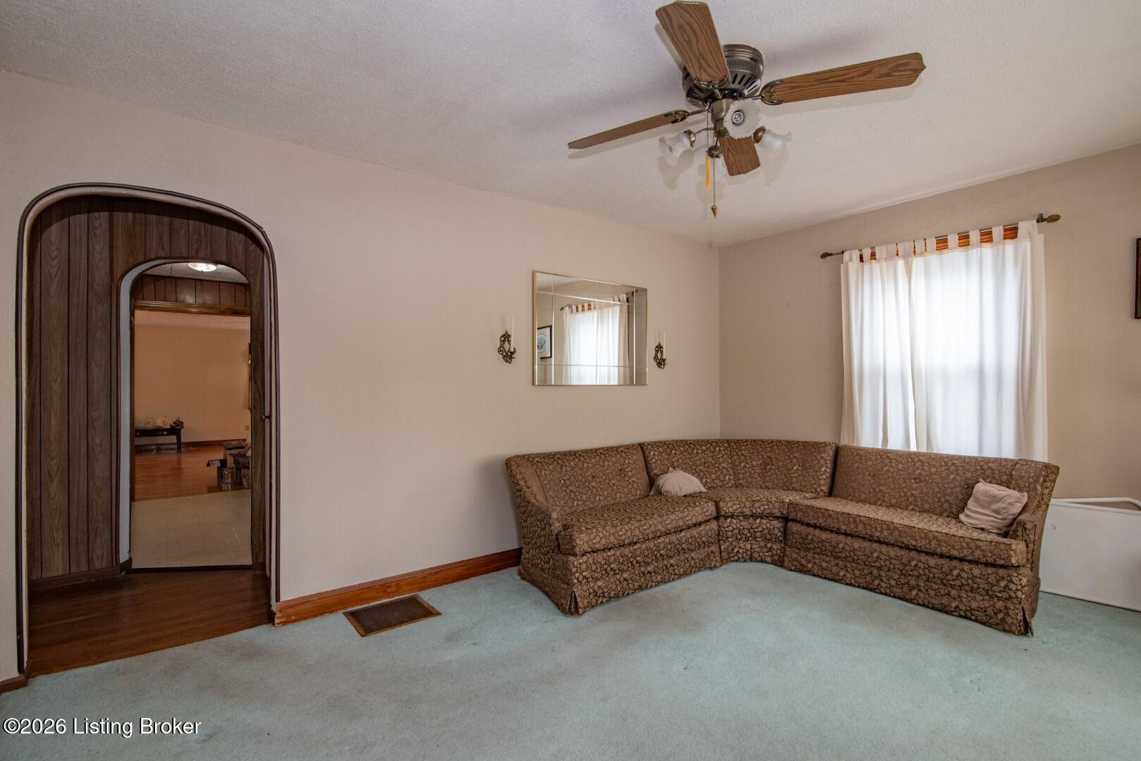 642 N Miles St Property Photo 14