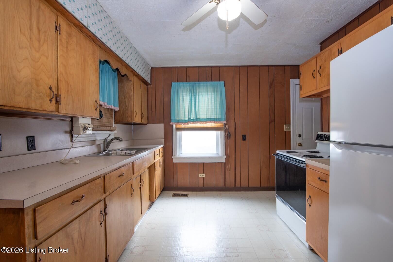 642 N Miles St Property Photo 17
