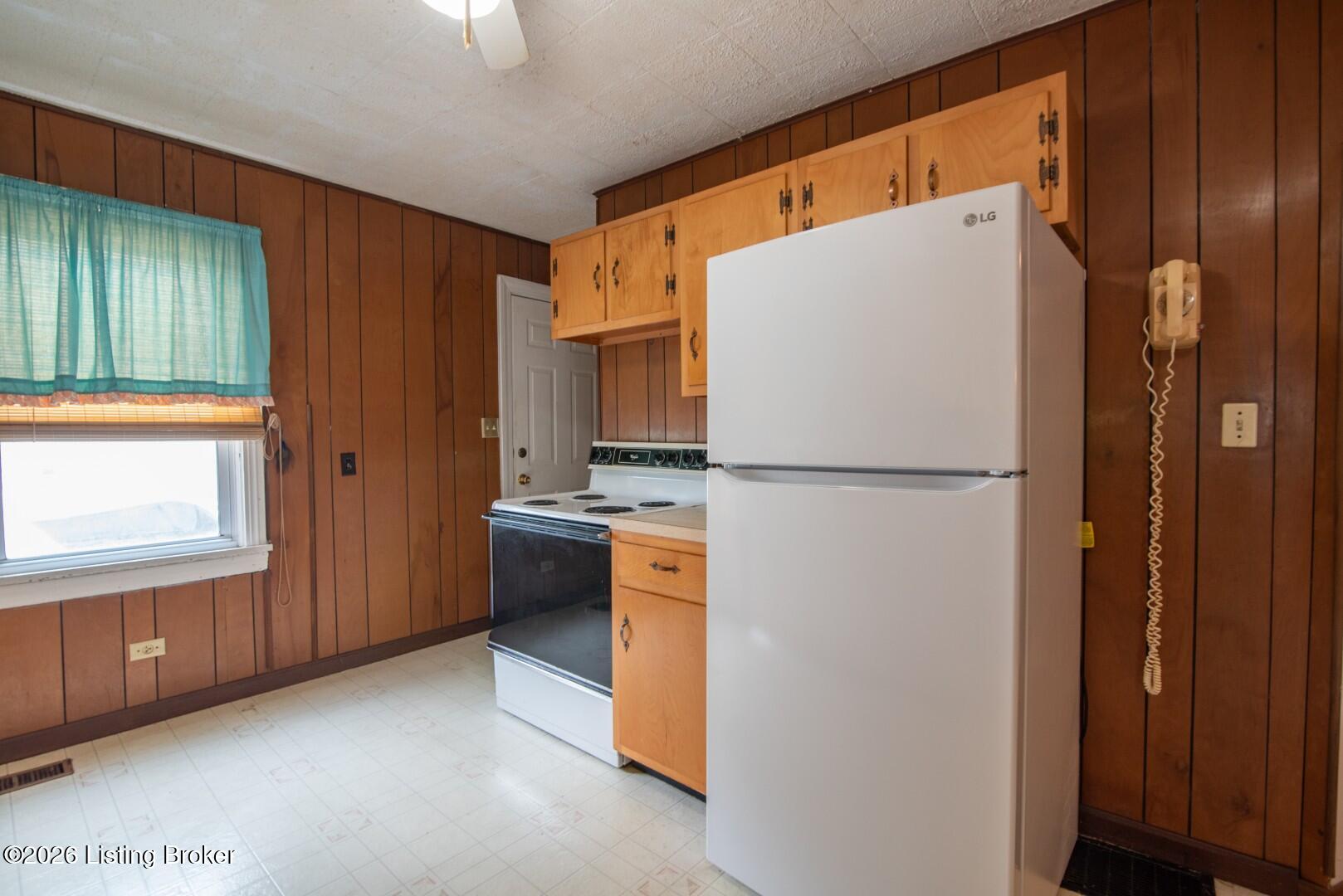 642 N Miles St Property Photo 18