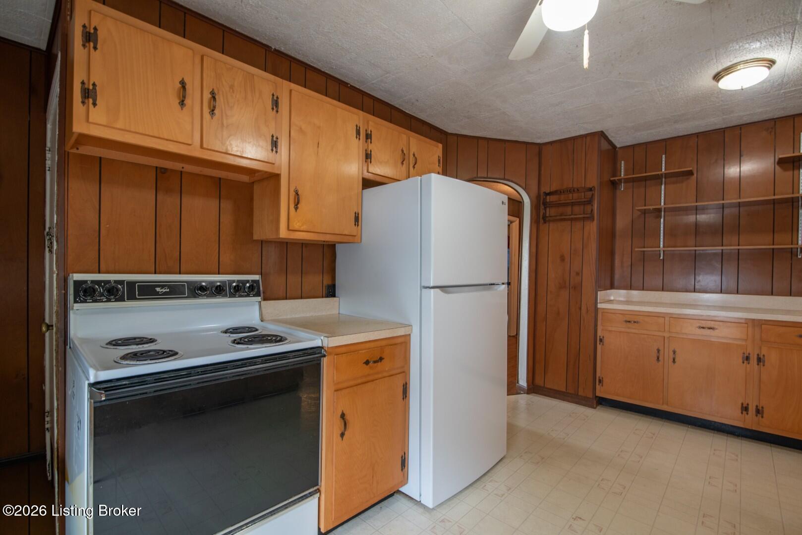 642 N Miles St Property Photo 20