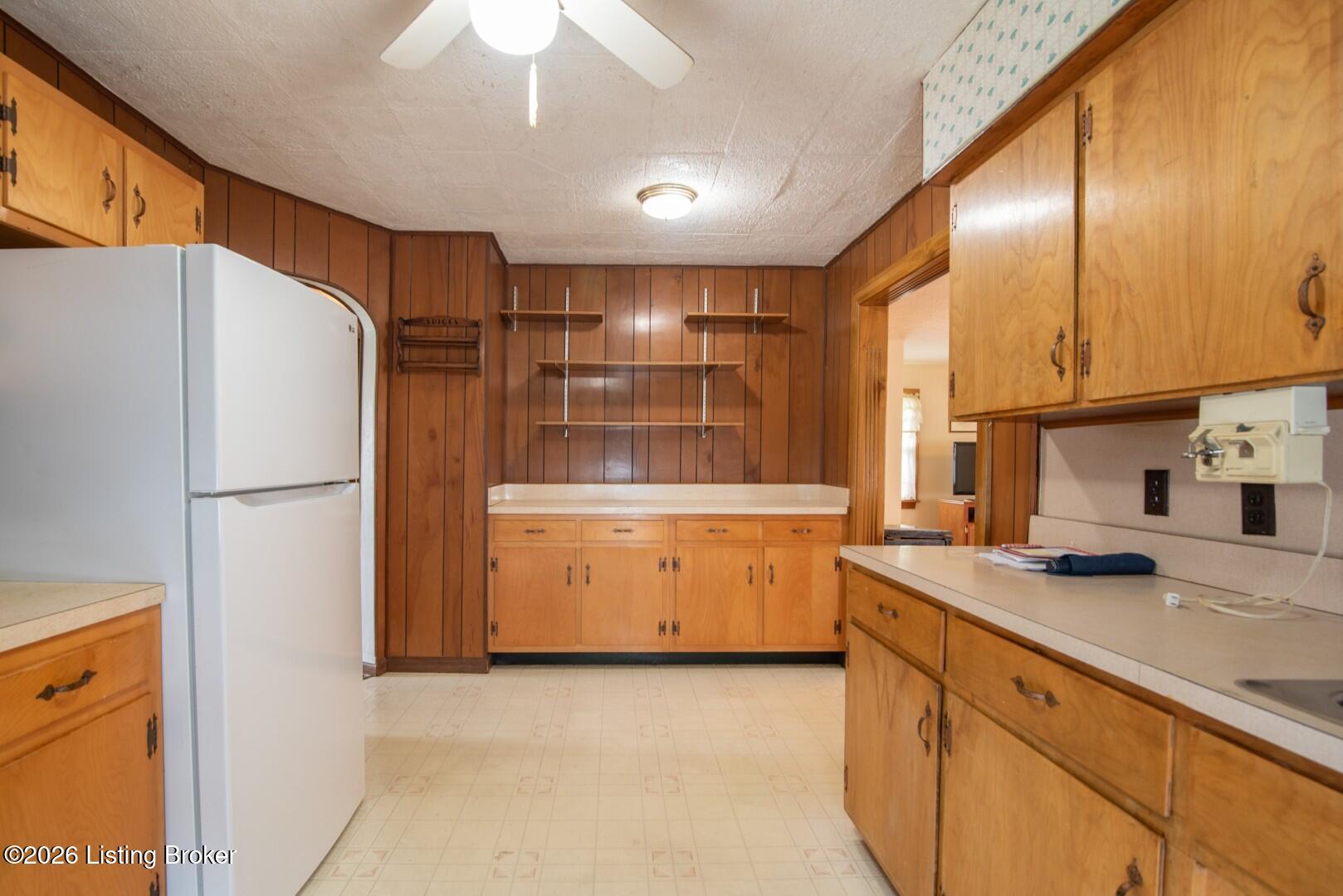 642 N Miles St Property Photo 21