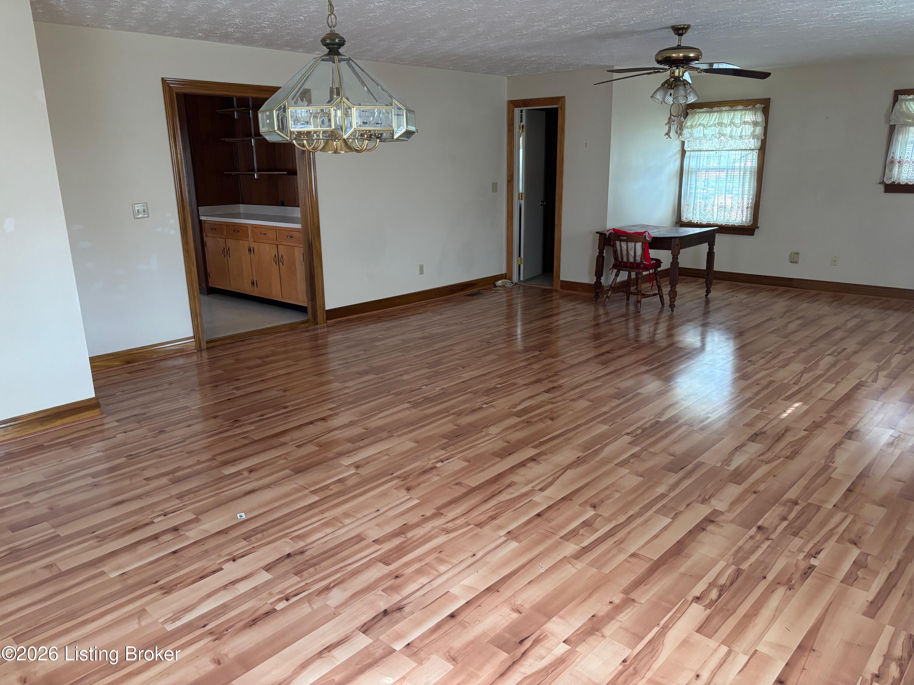 642 N Miles St Property Photo 22