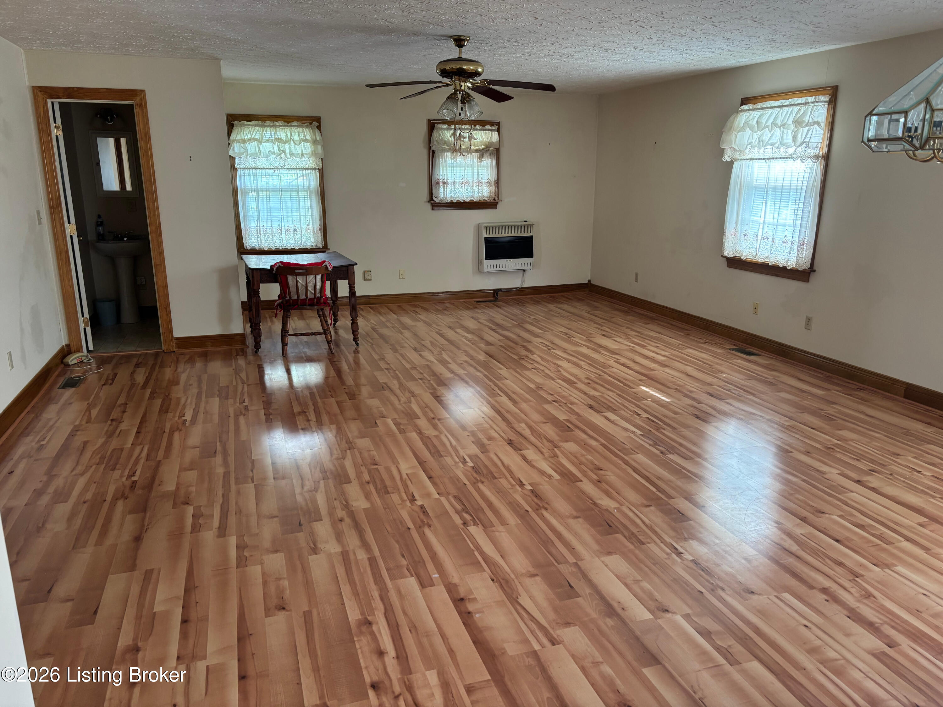 642 N Miles St Property Photo 23