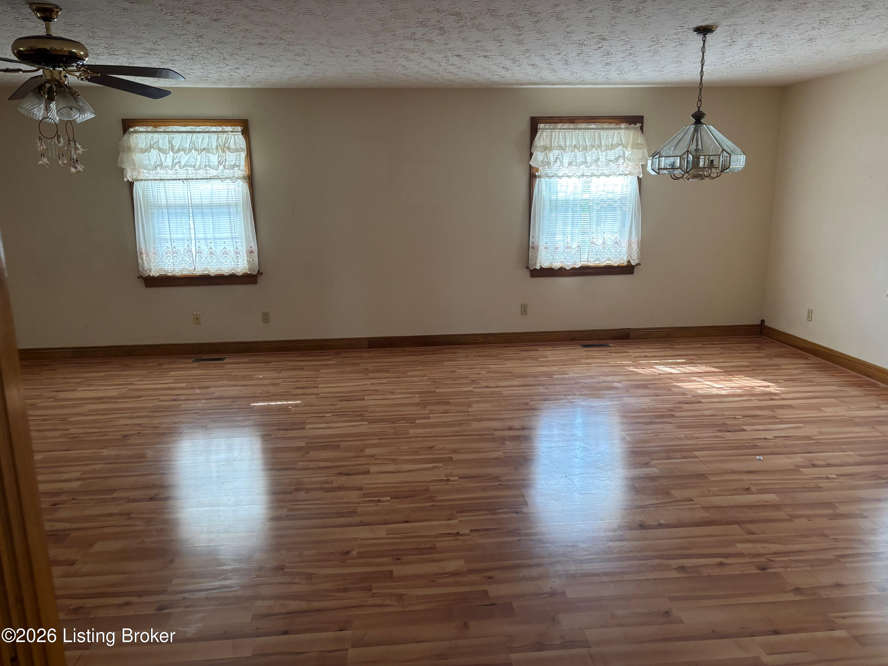 642 N Miles St Property Photo 24