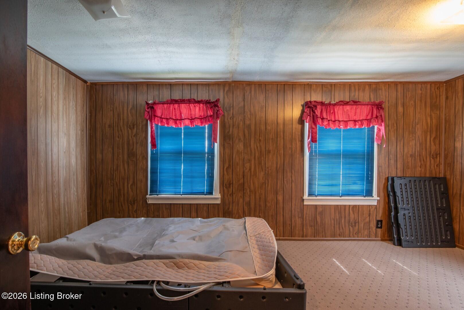 642 N Miles St Property Photo 33