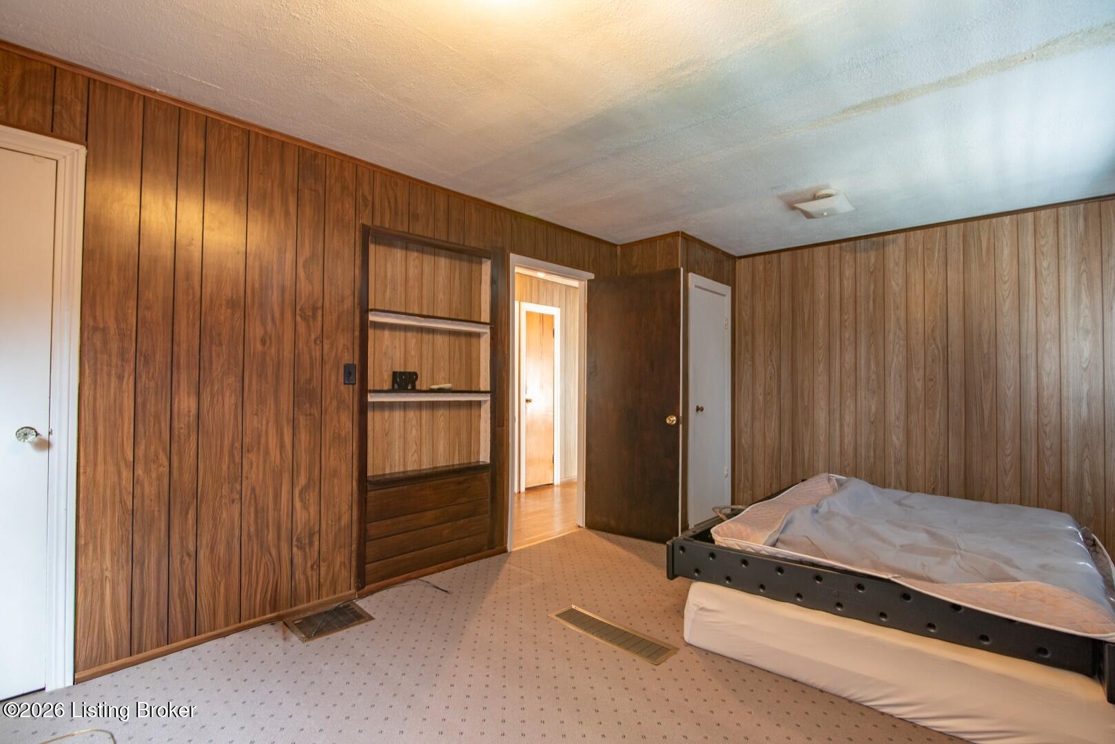 642 N Miles St Property Photo 35