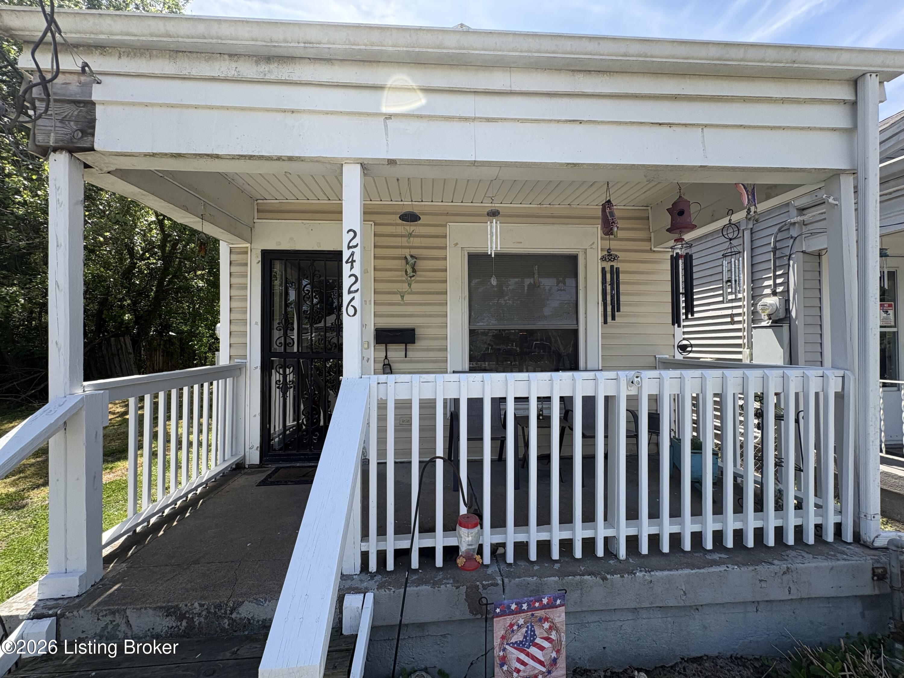 2426 Bank St Property Photo 3