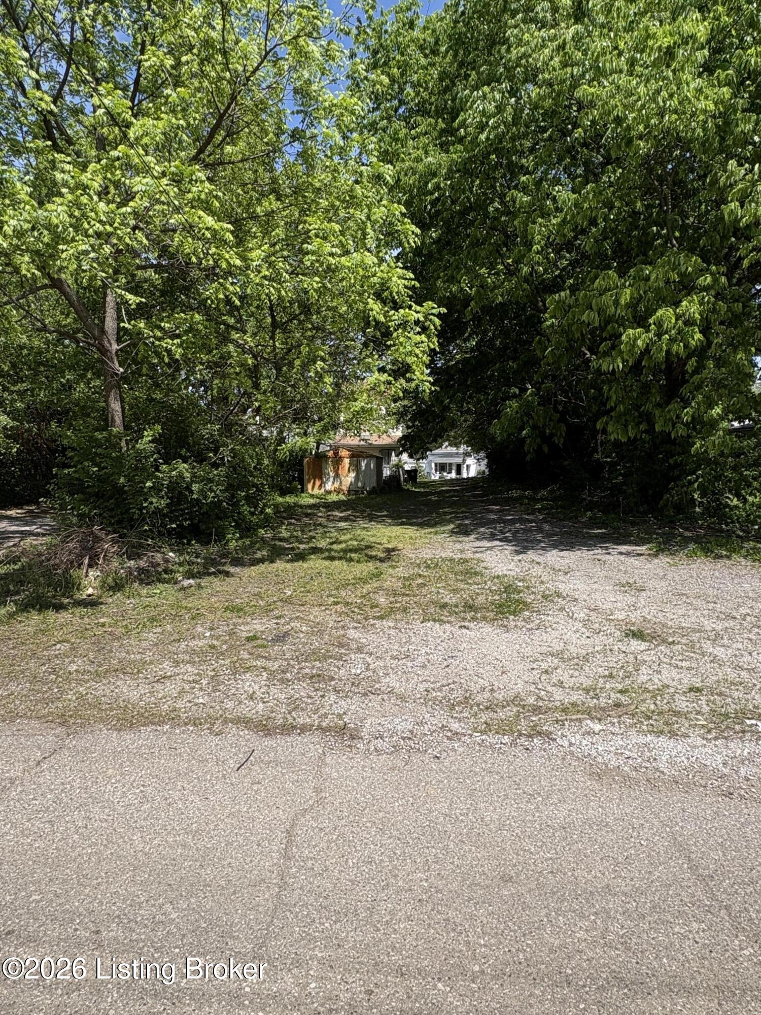 2426 Bank St Property Photo 5