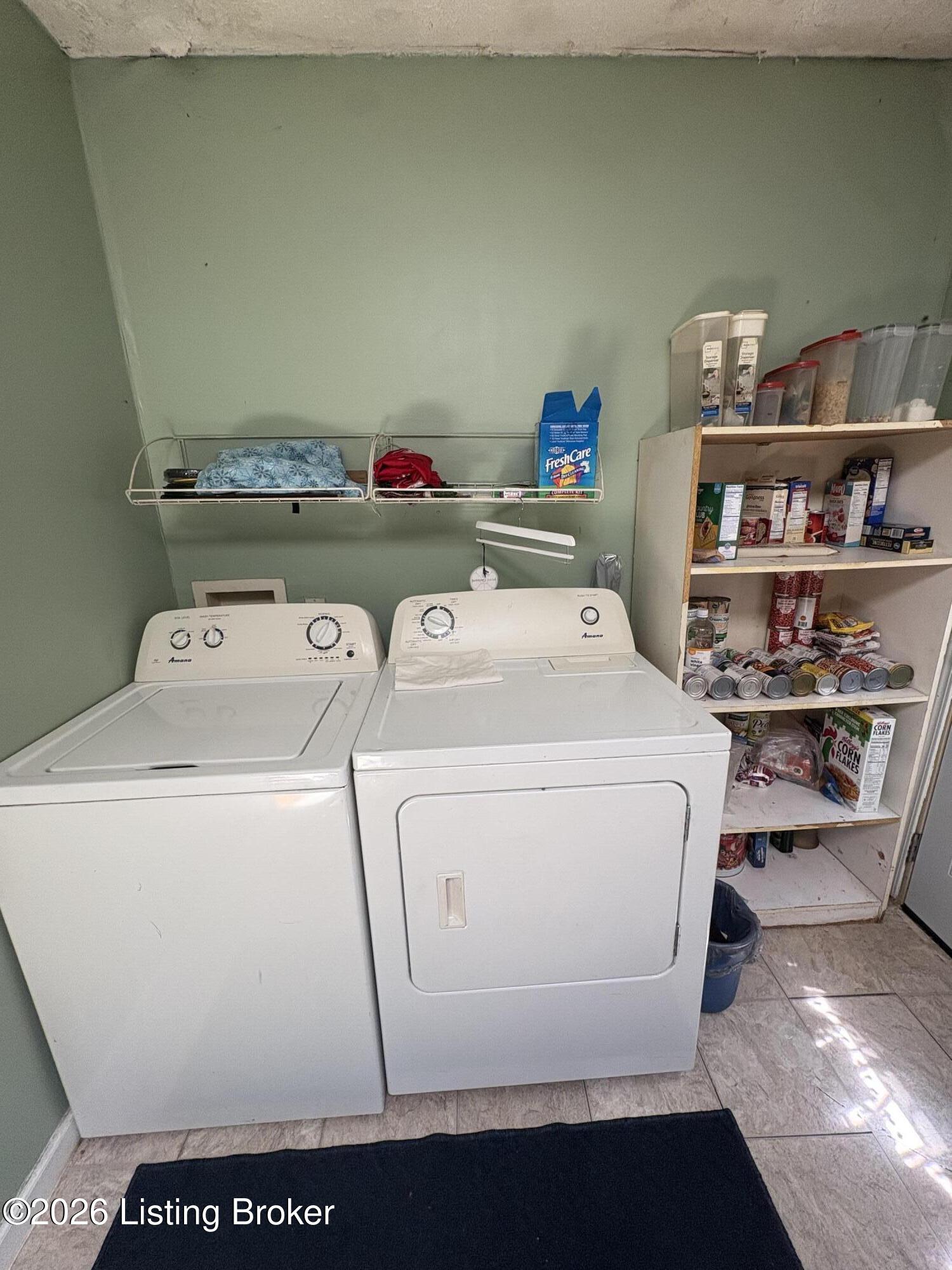 2426 Bank St Property Photo 14