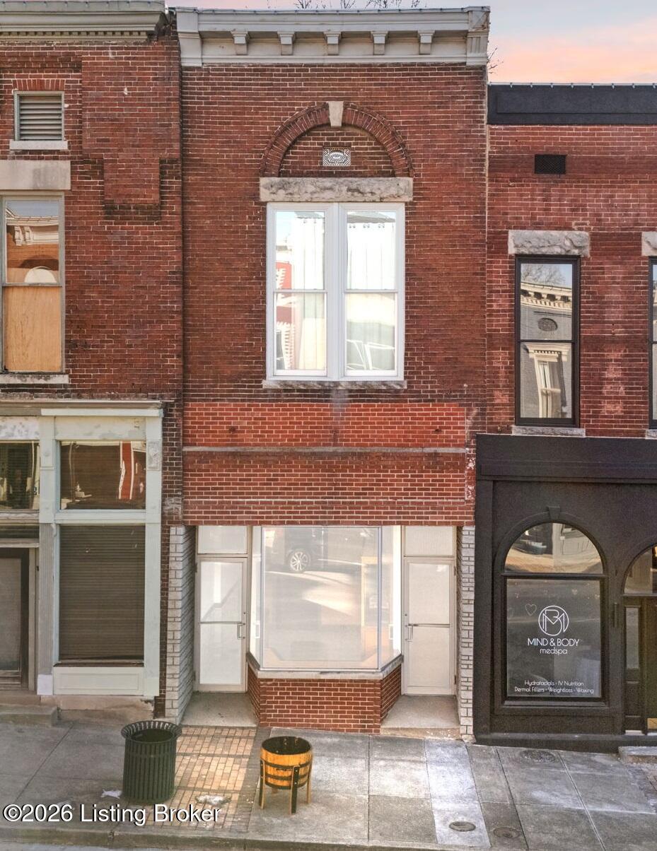 192 S Main St Property Photo 1