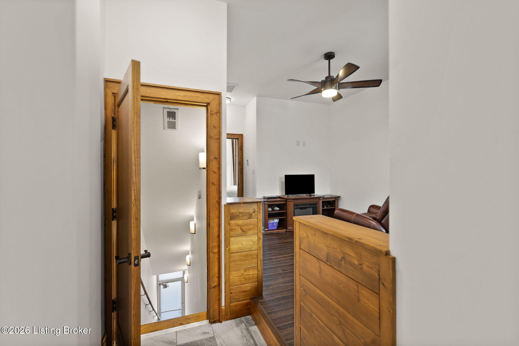 192 S Main St Property Photo 11