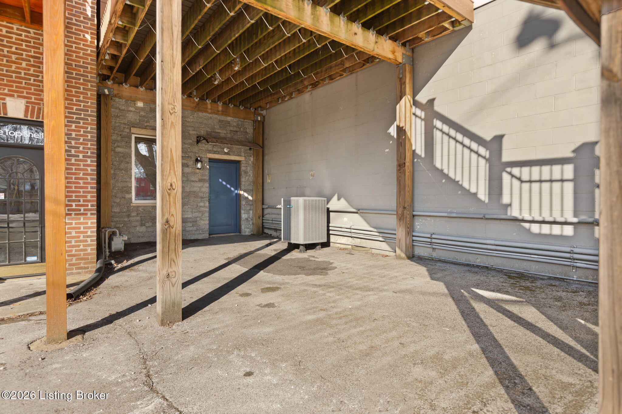 192 S Main St Property Photo 39