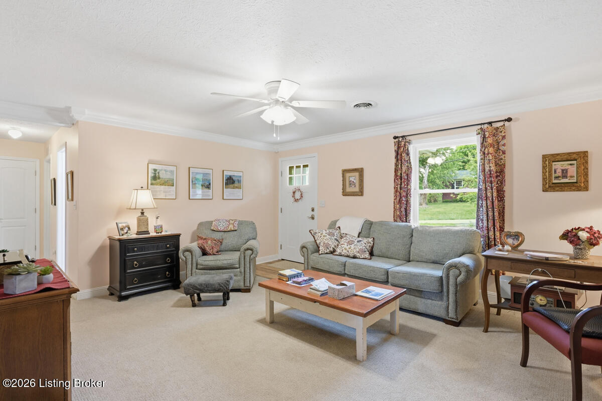 212 Lilac Rd Property Photo 3