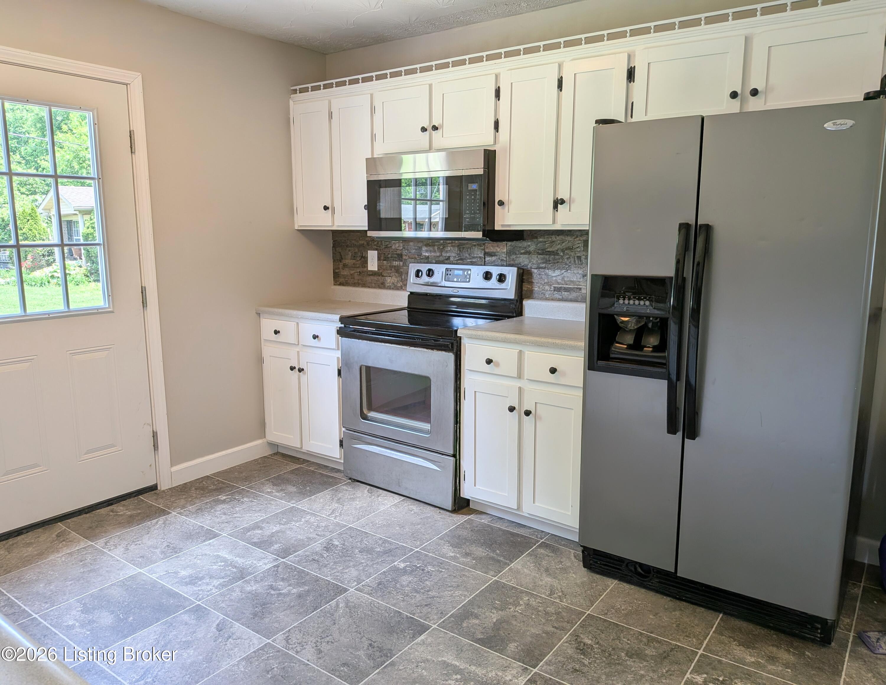 155 Valleyview Dr Property Photo 3