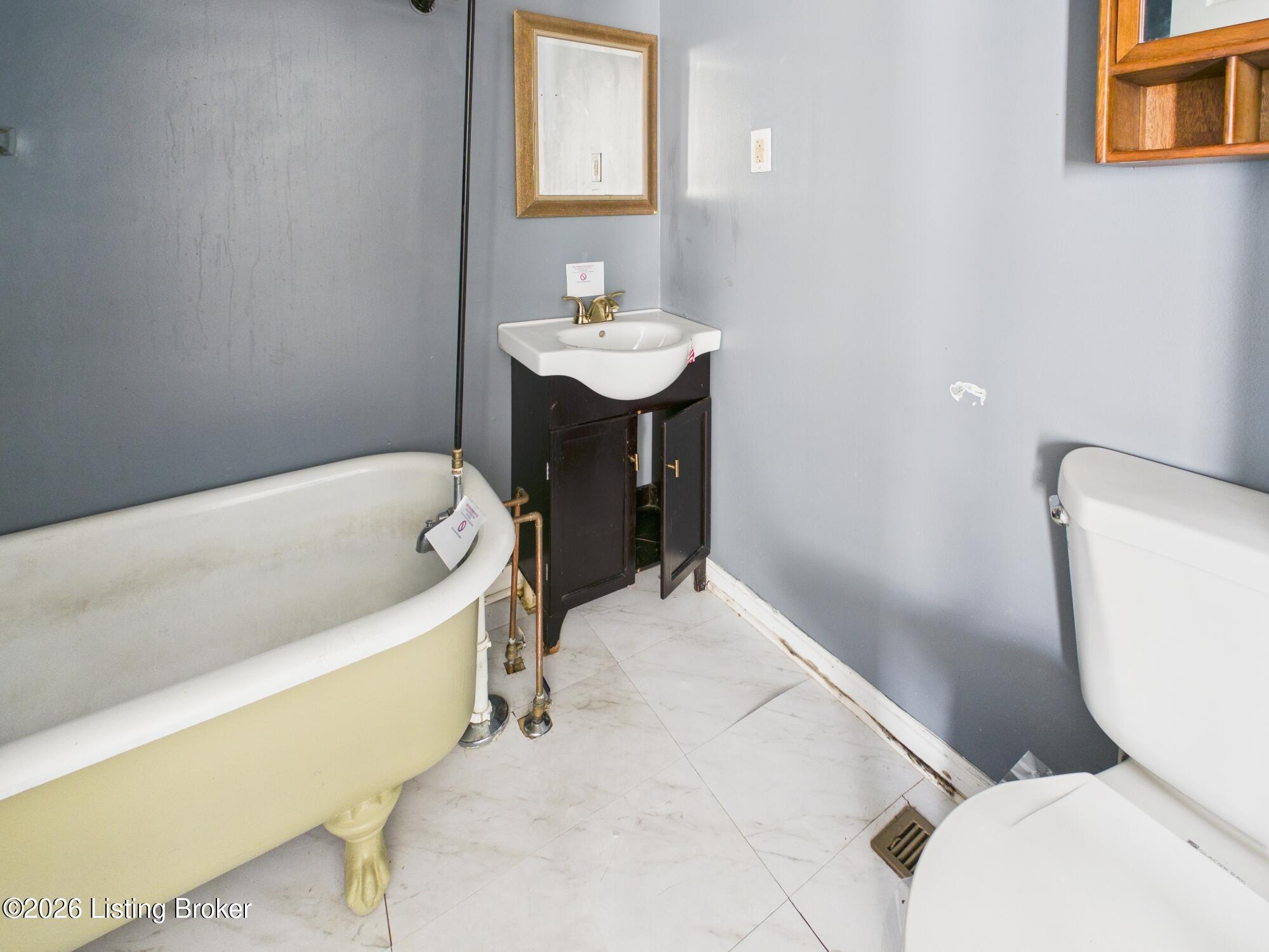 925 Schiller Ct Property Photo 16