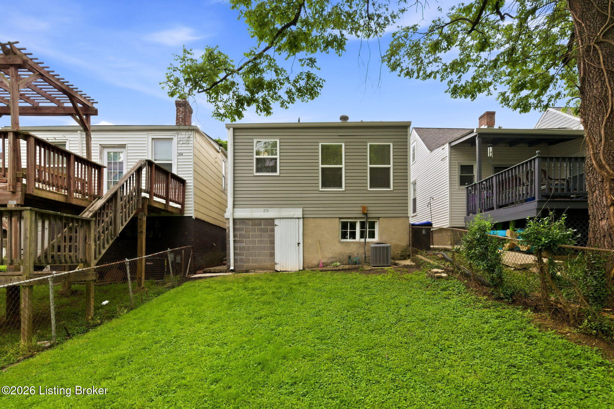 216 Saunders Ave Property Photo 6