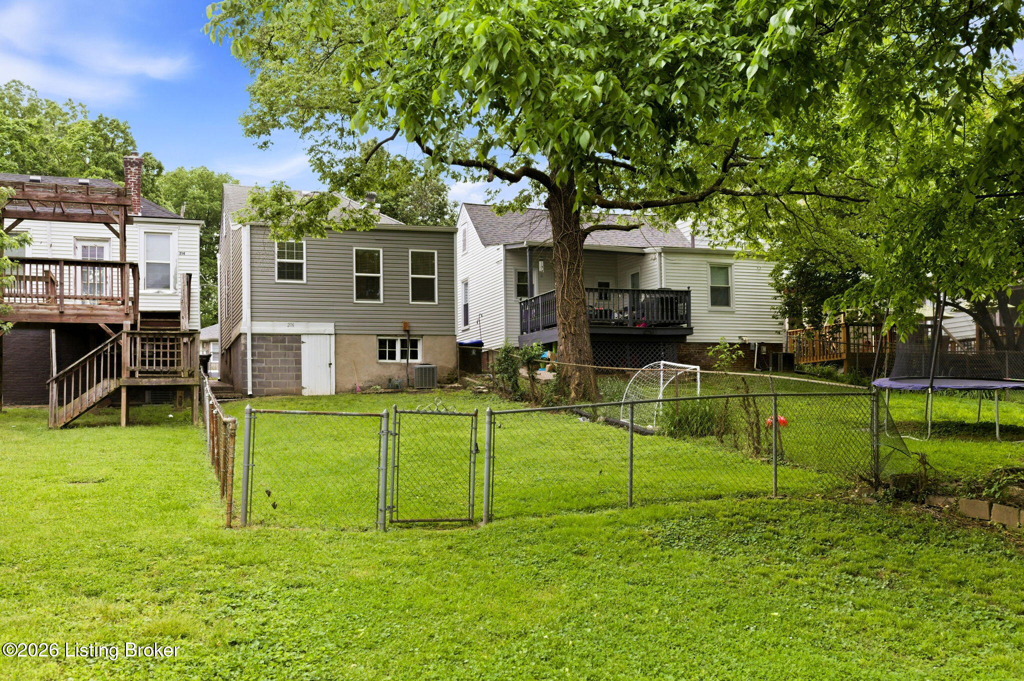 216 Saunders Ave Property Photo 10