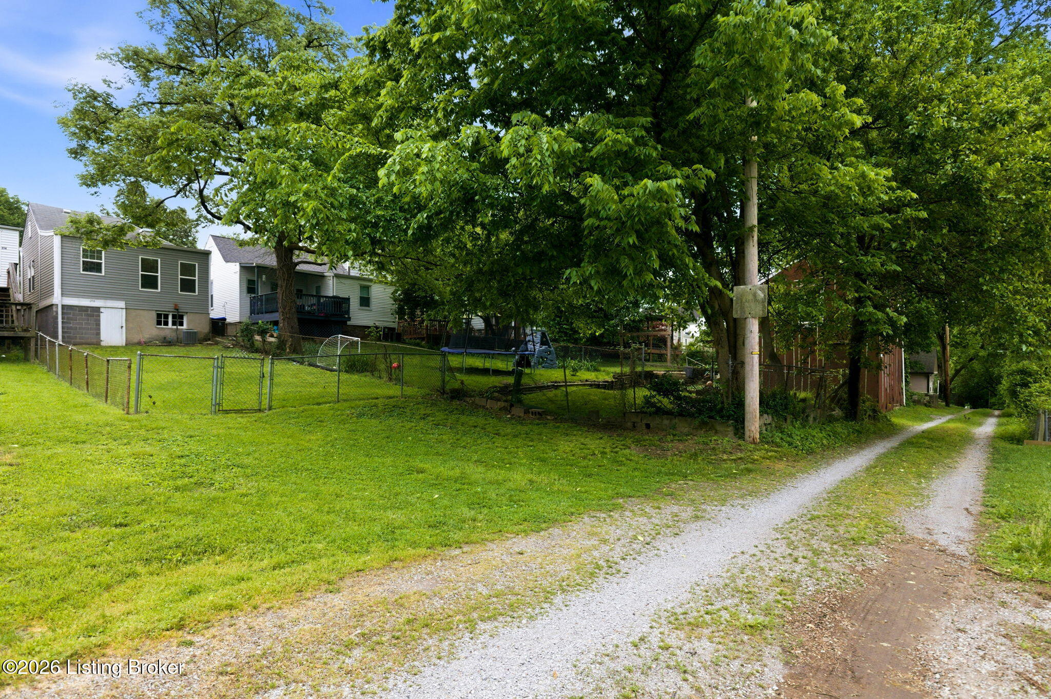 216 Saunders Ave Property Photo 11