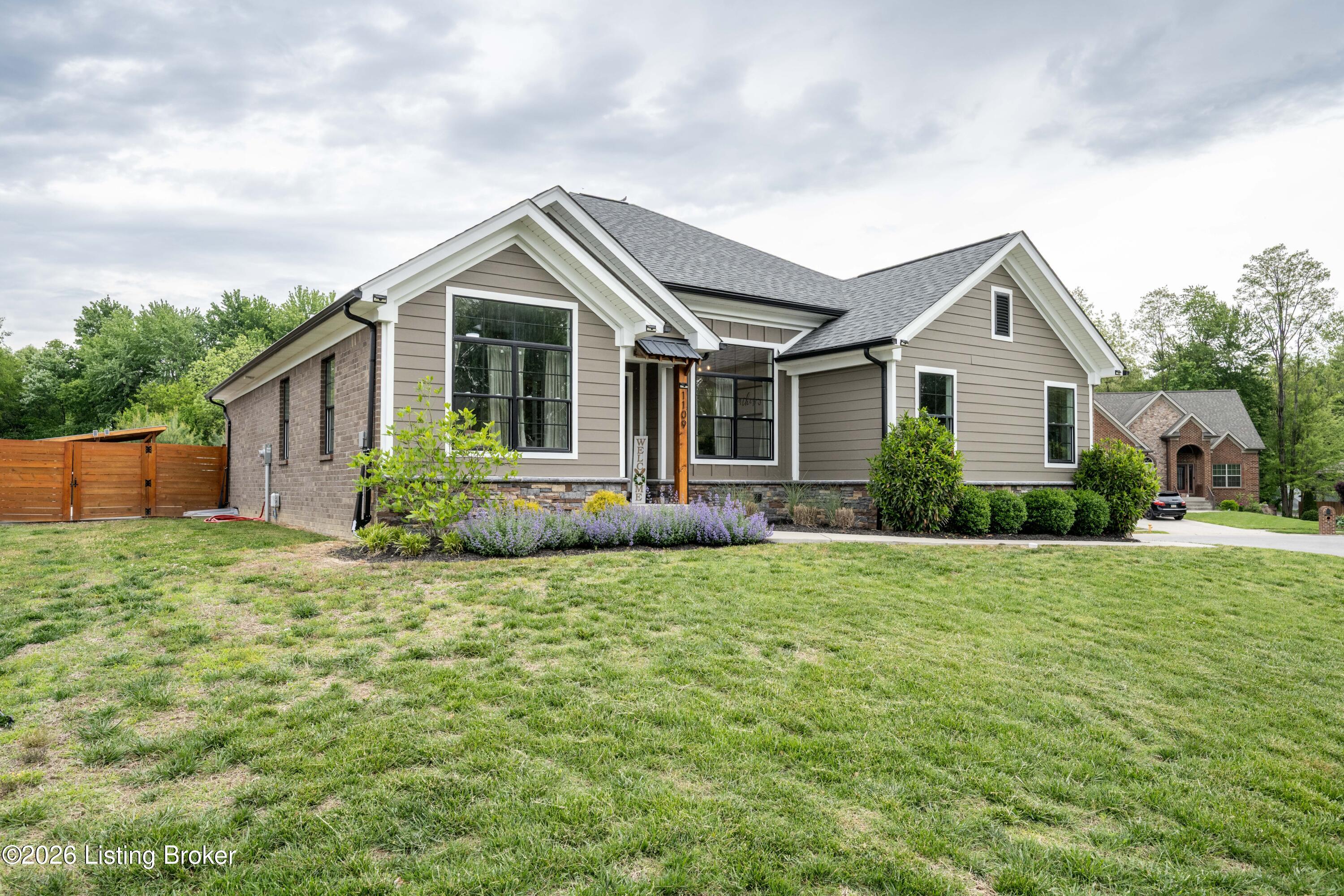 1109 Dora Dr Property Photo 2