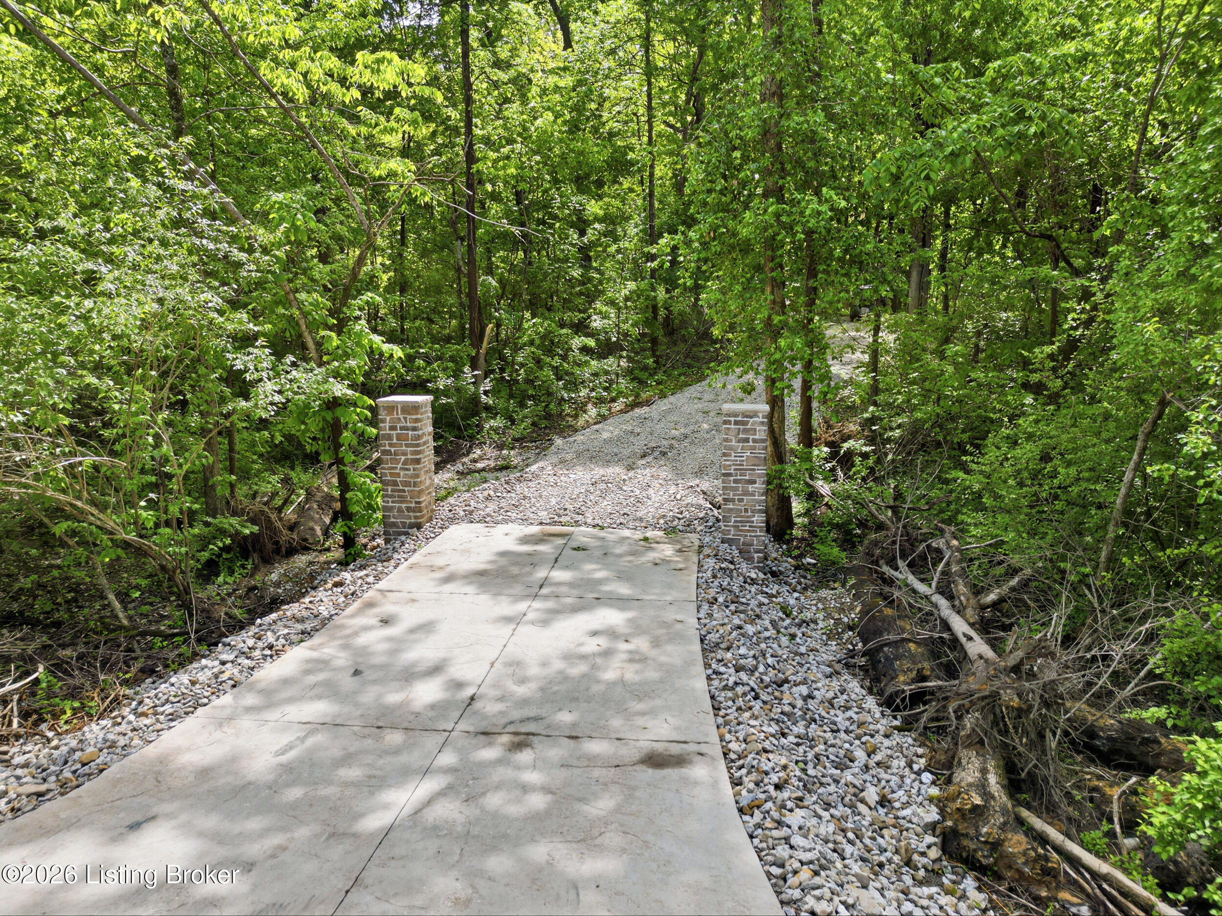5900 Billtown Rd Property Photo 2