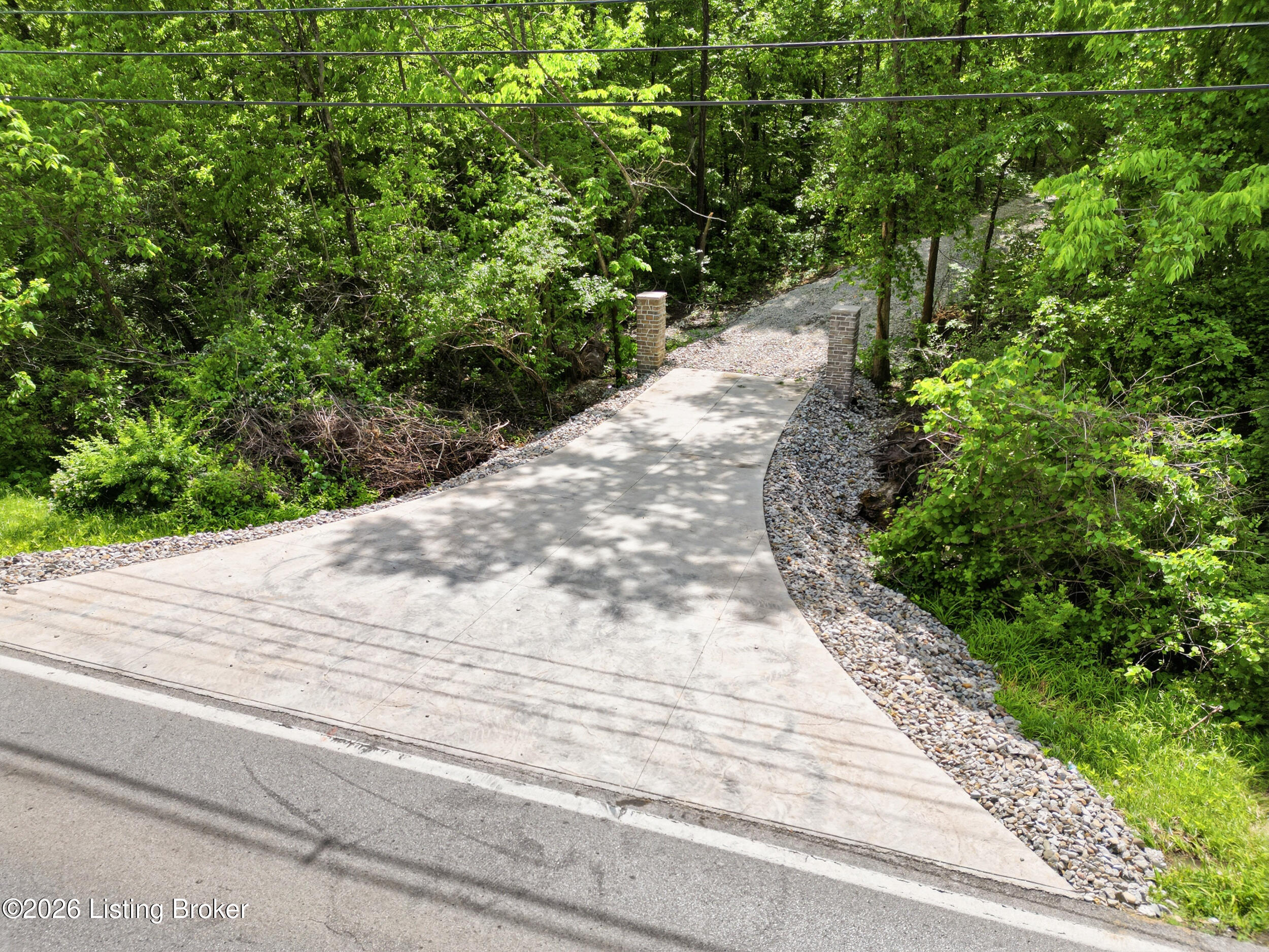 5900 Billtown Rd Property Photo 3