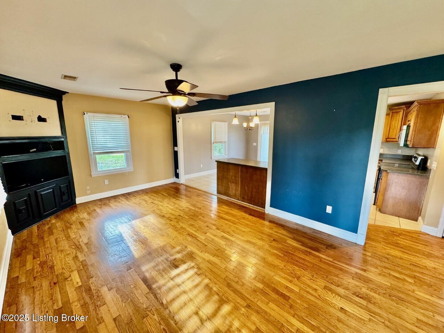6374 Mackville Rd Property Photo 3