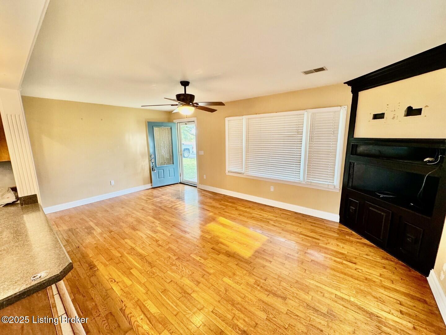 6374 Mackville Rd Property Photo 6