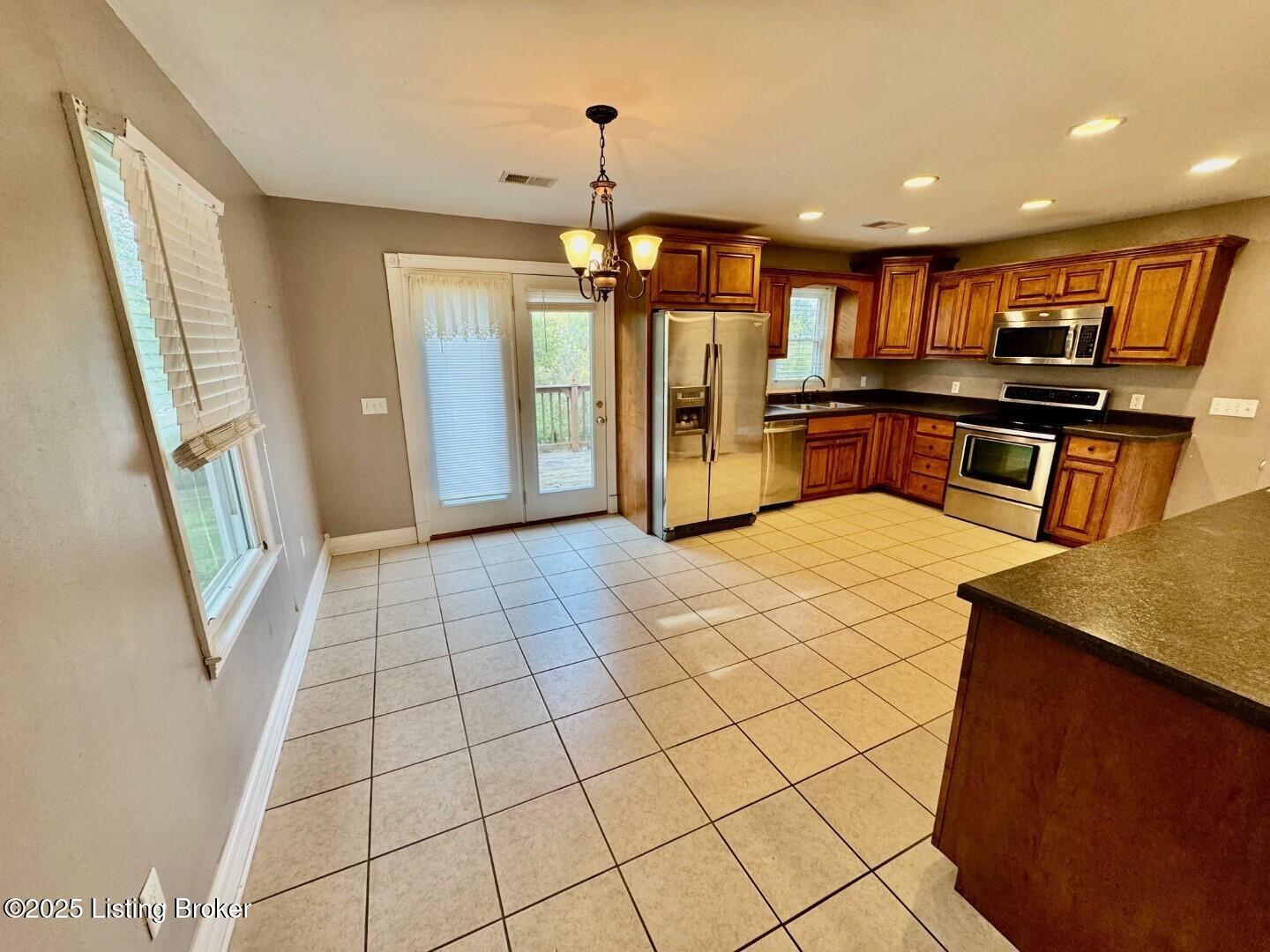 6374 Mackville Rd Property Photo 7