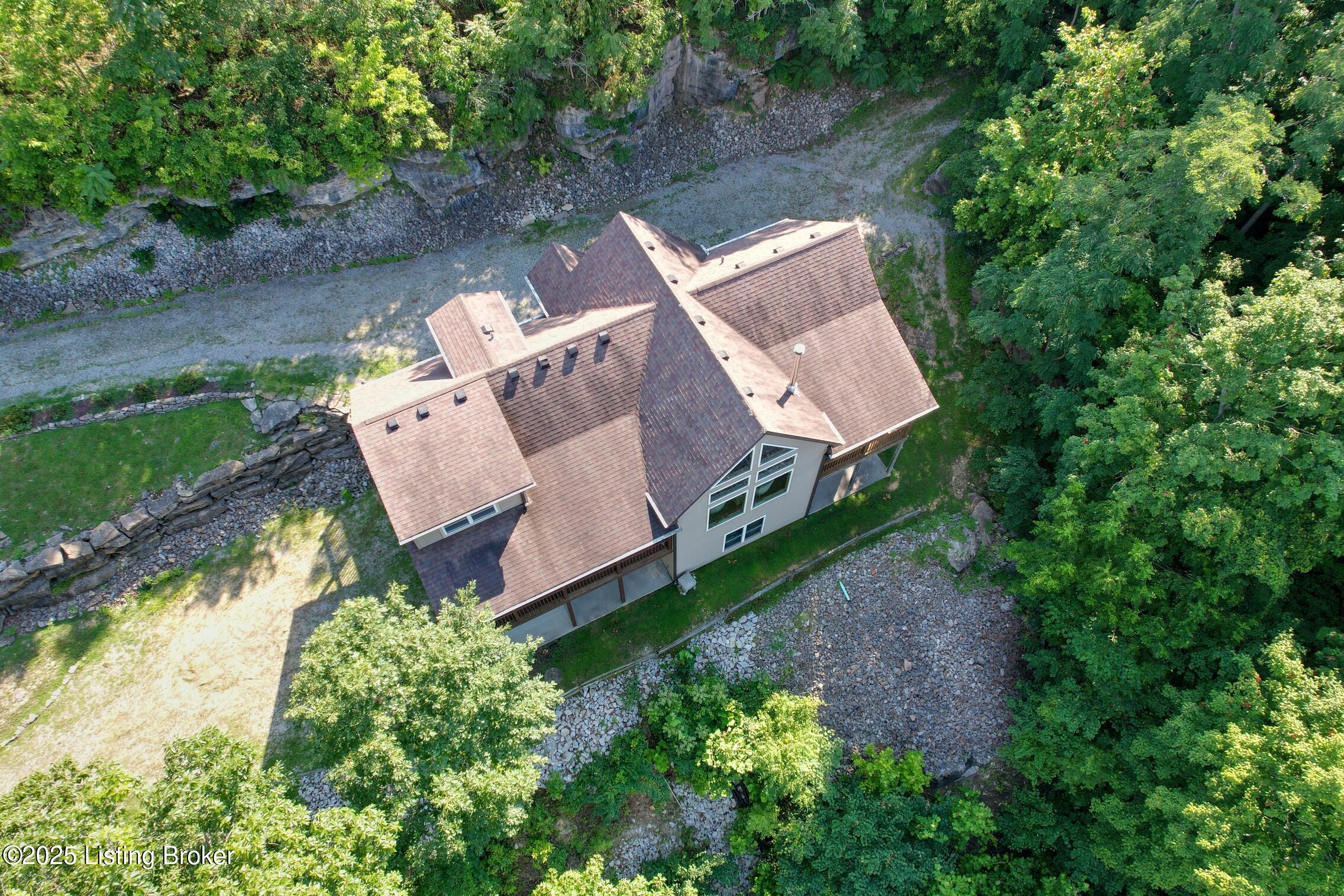 260 Patriots Path Ln Property Photo 3
