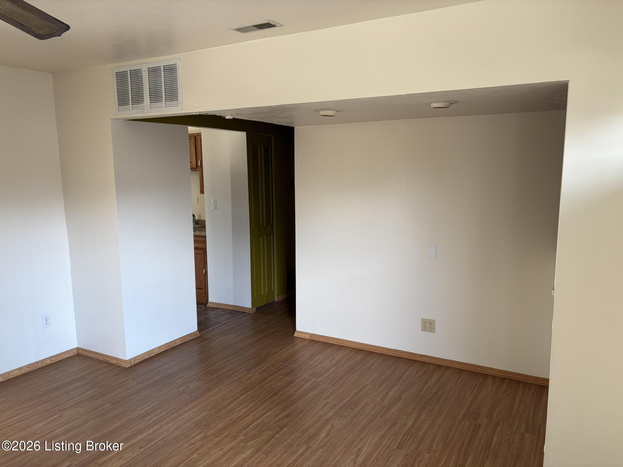 9801 Chambers Ct Property Photo 6
