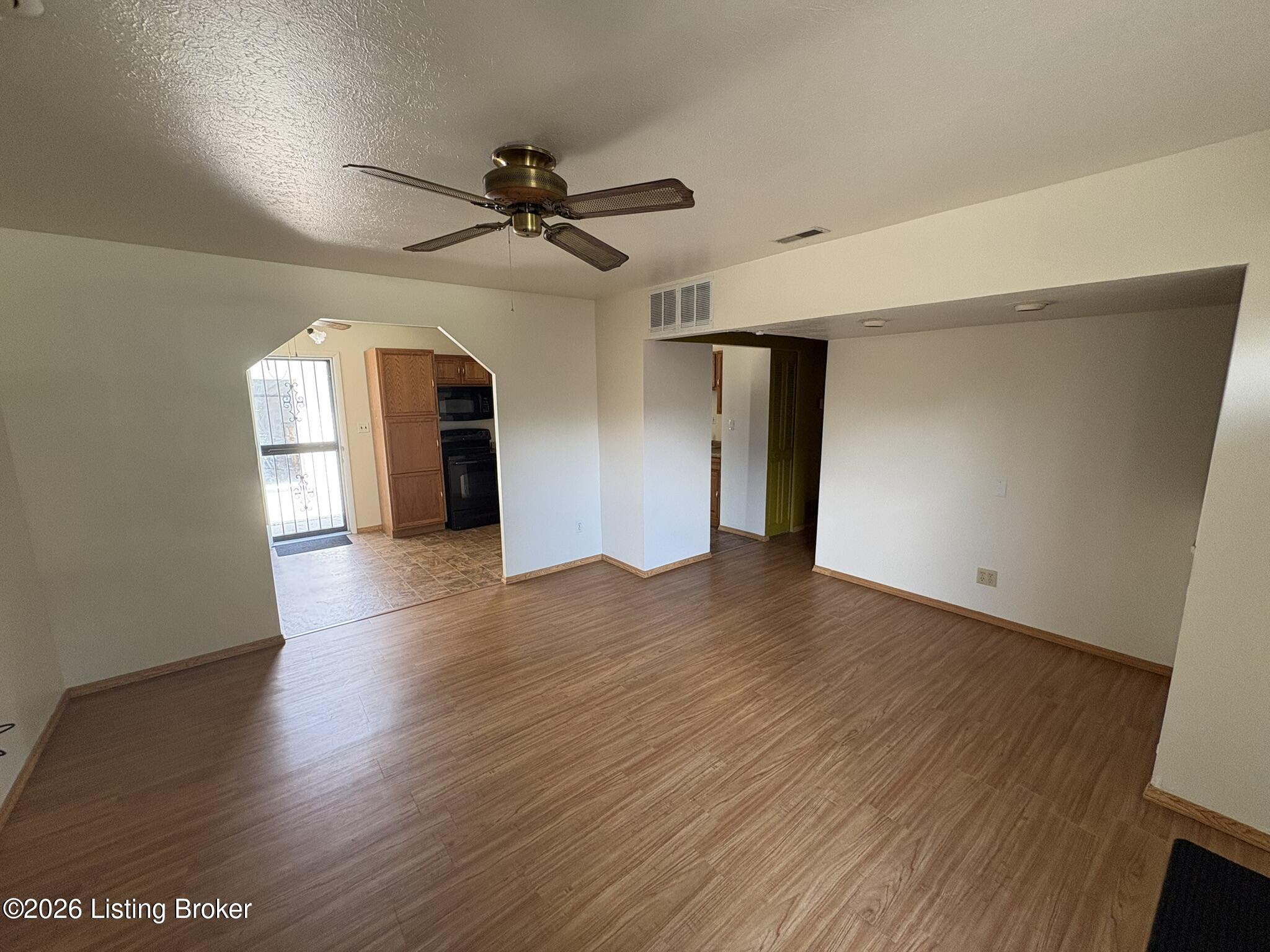 9801 Chambers Ct Property Photo 7