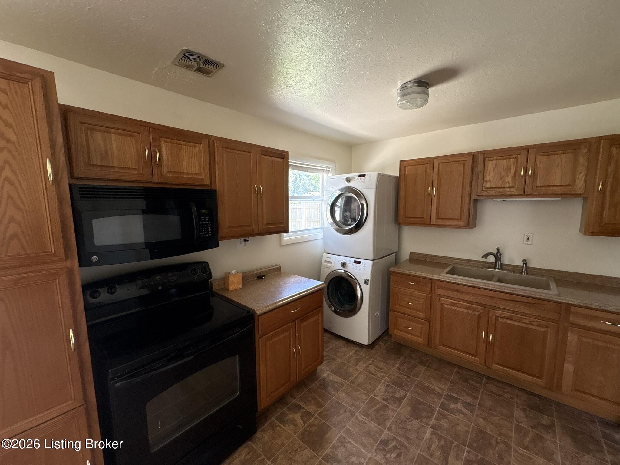9801 Chambers Ct Property Photo 14