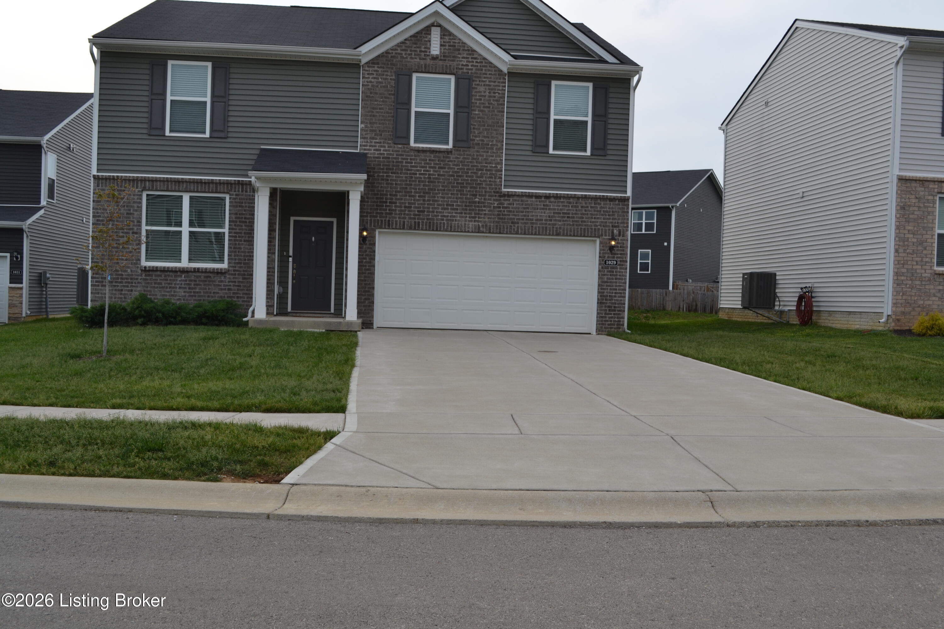 1029 Dry Run Ct Property Photo 2